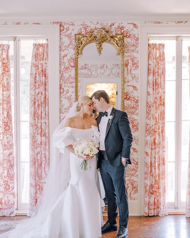 A moment to celebrate this iconic bridal look and even more iconic bride.​​​​​​​​​-
-
-
Venue: @isomplaceoxford
Planners/Designers: @ashleylang.events
Photographer: @marykatesteele
Florist: @gardendistrict_memphis
Hair: Melissa at Ryan Patrick
Makeup