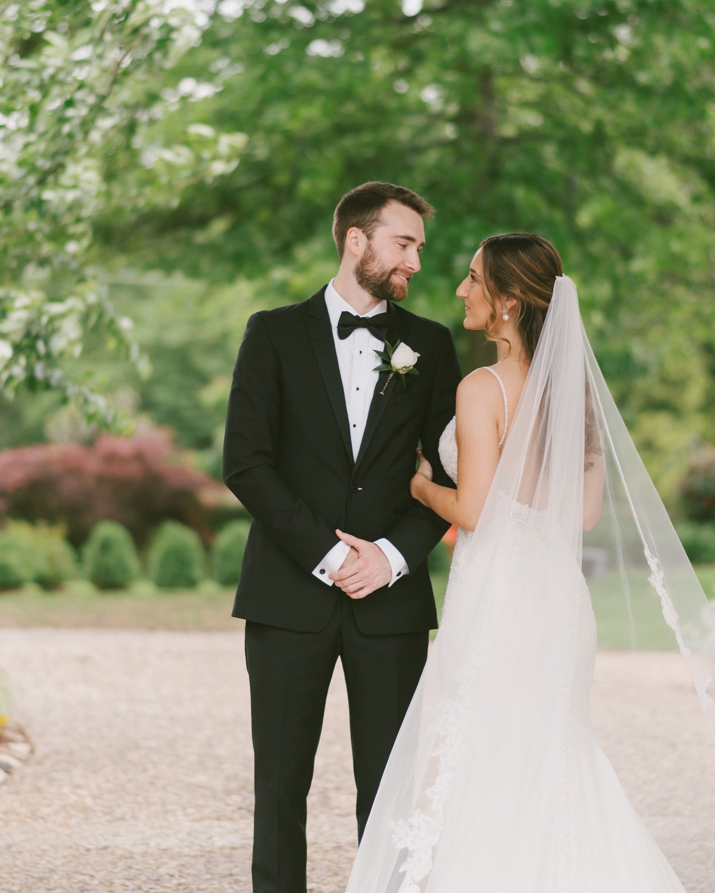 The Norton&rsquo;s 🤍 From high school sweethearts to forever! 

ML Bride: @isabella_g_norton
Photography: @jennblackburnphoto
Planning, Design, Florals: @lynndoyleflowers
Videography: @cine.garden
Second Photographer: @alicemclainphoto_ 
Ceremony: @
