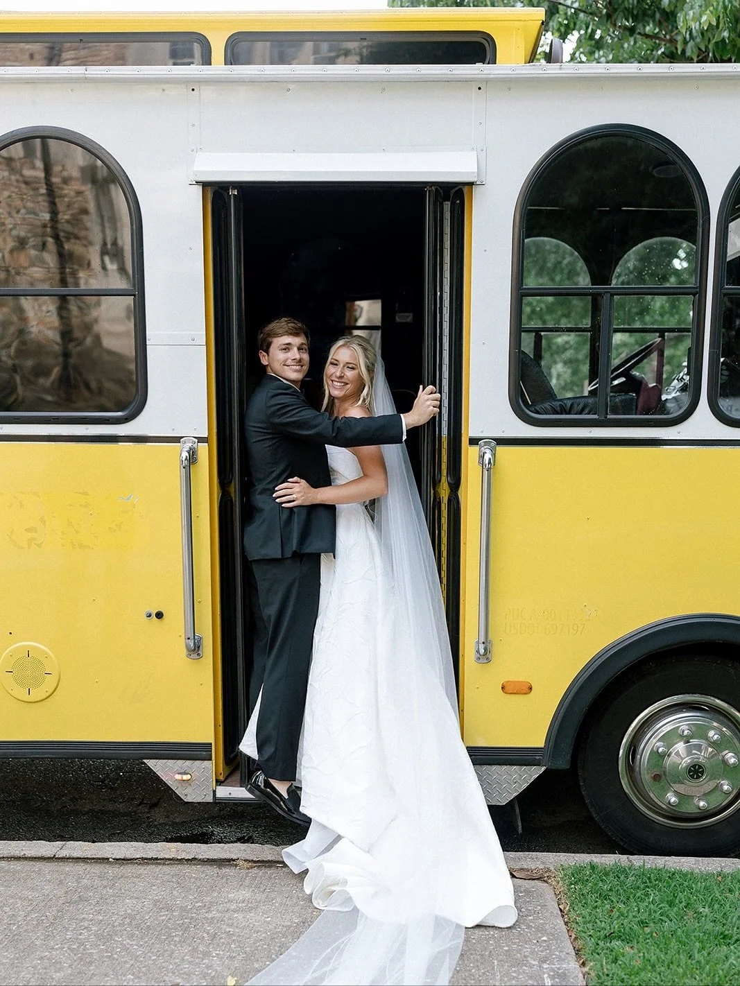 New bride + groom on the block!! 

ML Bride: @molly__moss 
Photography: @madiflo 
Venue: @sbc_weddings @ravenswoodmansion
Planning: @ebjandcompany
Florals: @ll.florals
Videography: @wakefield_films
Rentals: @eventworksrentals
Catering: @fivesensesbor