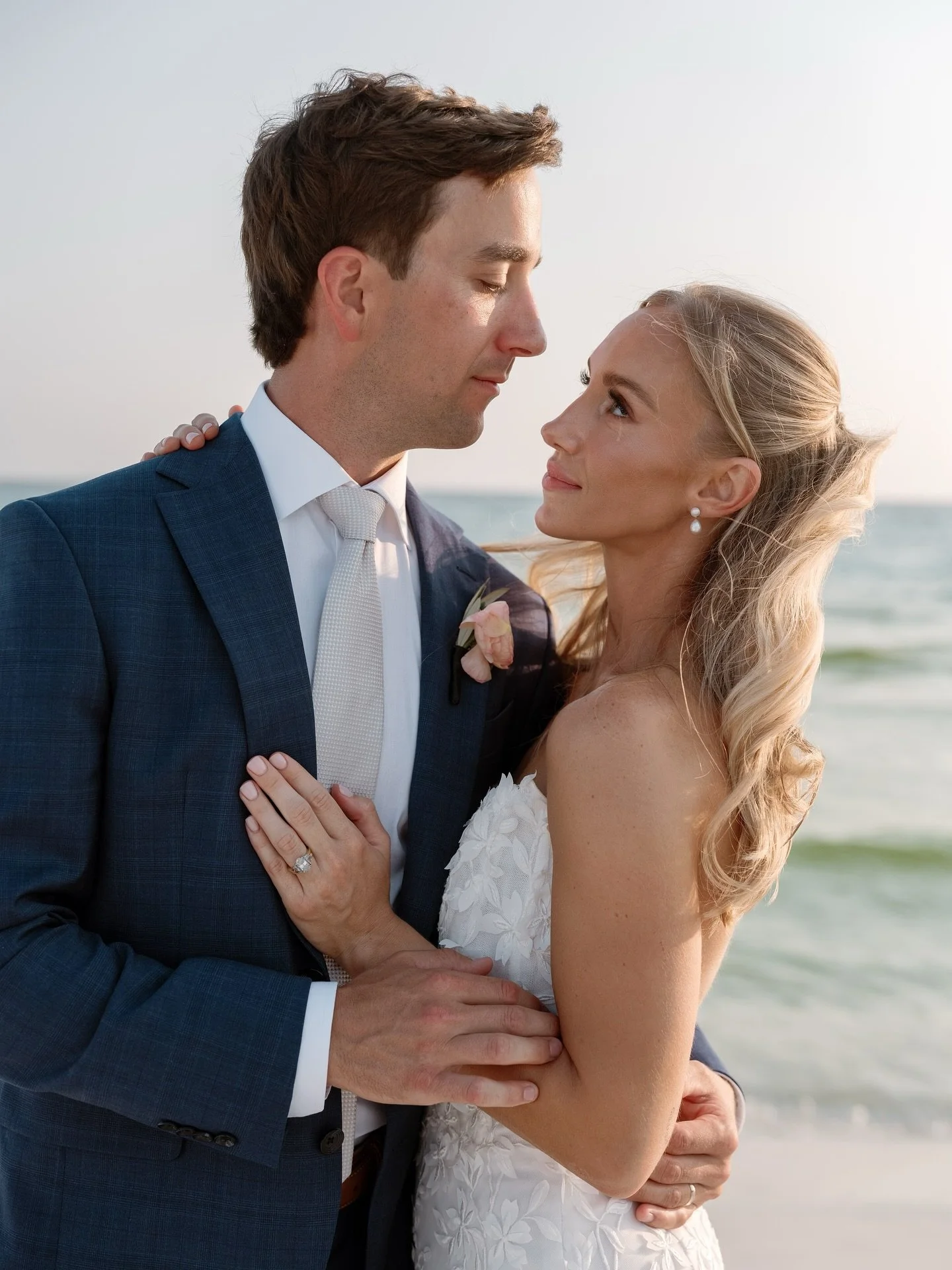 Savannah and Rob 🤍 

ML Bride: @sav_schwerin
Photographer: @ashleyupchurchphoto
Planner: @fancycelebrations
Content Creation: @cooksbridal
Florals: @showtimeeventsweddings
Venue: @pearlrb
Cake: @sweetlysisters30a
Hair &amp; Makeup: @kendrakbeauty @s