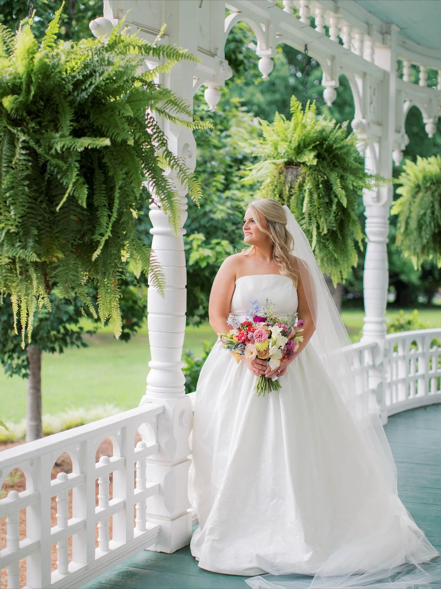 some beautiful bridals for your feed today &lt;3

ML Bride: @carosock
Photography: @mackenzieruephotography
Venue: @locusthillevents