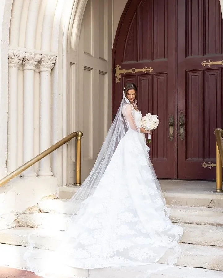From ceremony to reception! 

ML Bride: @caroline.r.lynn
Photography: @johncainphotography
Florals: @bellafloraofdallas
Planning: @fabulousefete
Band: @emeraldcityband
Venue: @fortworthclubweddings
Videography: @bsrweddingfilms
Hair &amp; Makeup: @bi