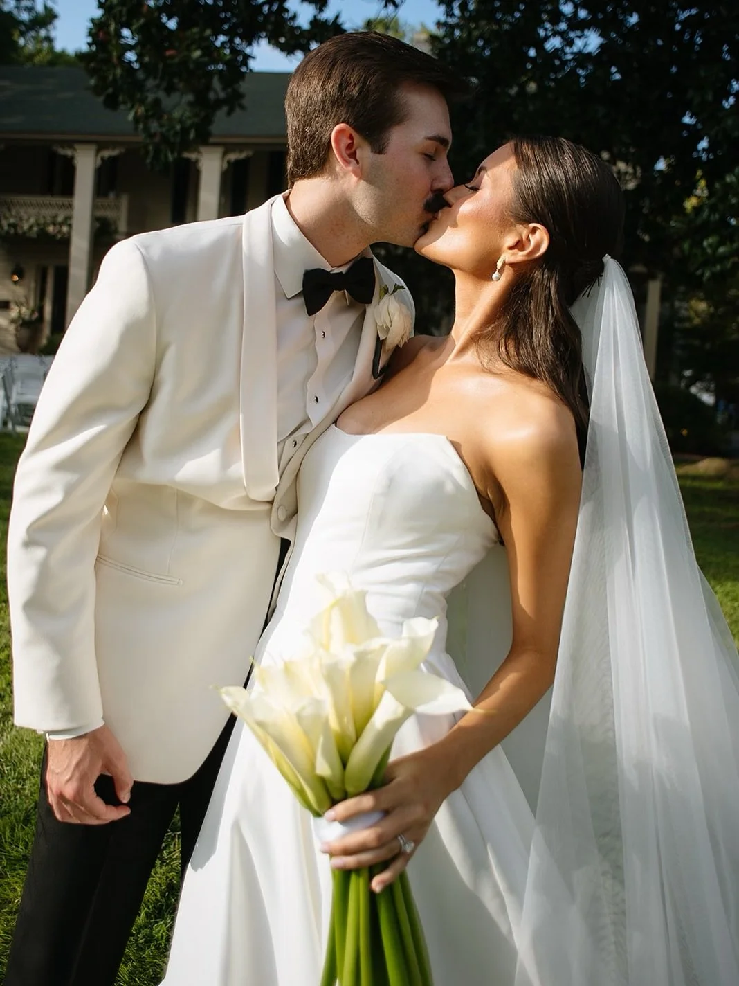 Entering love month with the Brewers 🤍

ML Bride &mdash; @sophiambrewer
Photography &mdash; @allyperkins
Florals &mdash; @mk_floral_designs