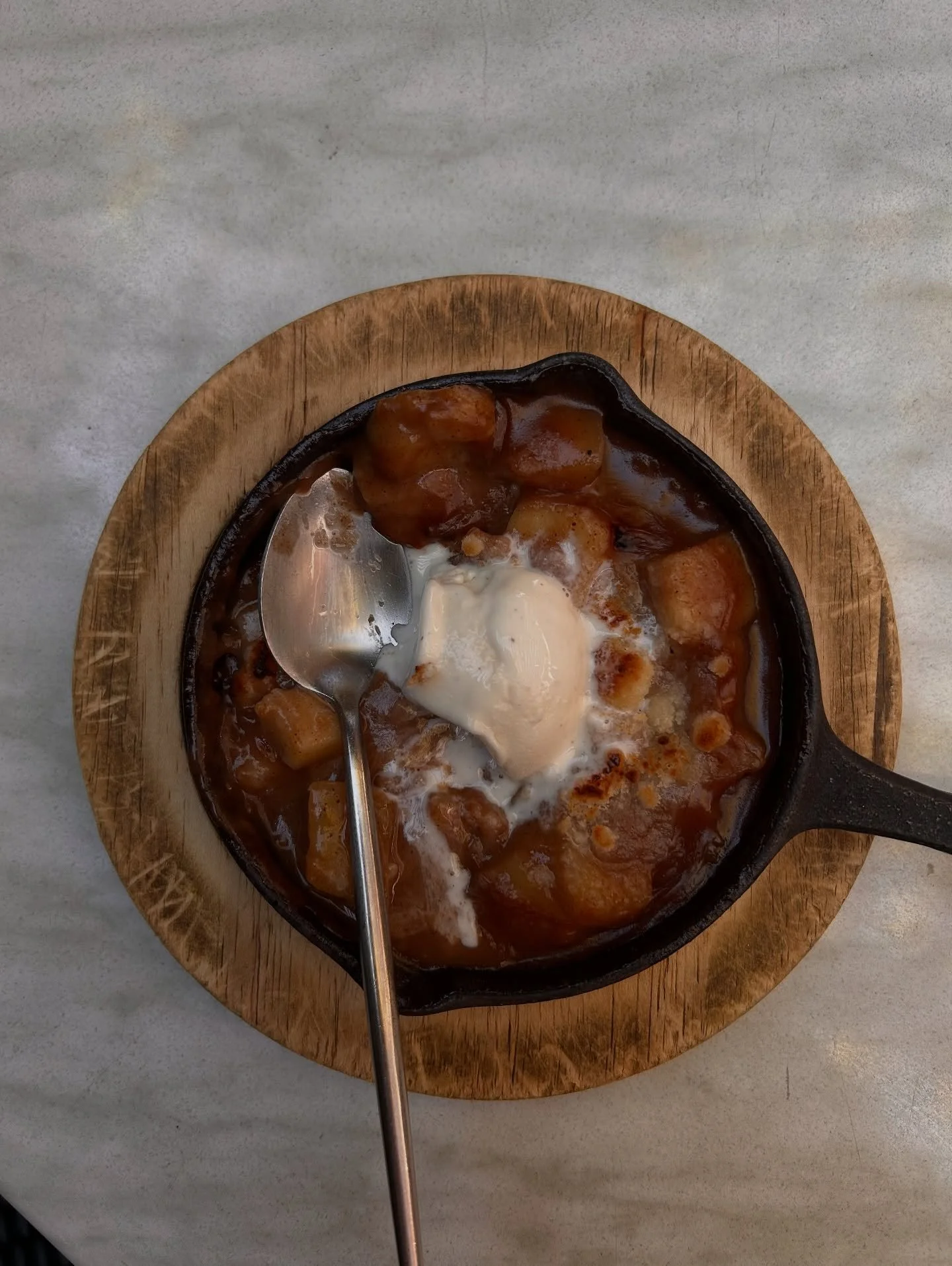 Fresh apples. Oat crumble topping. Topped with homemade gelato. 

Our bourbon apple cobbler&mdash;Available only for a limited time this season 🍎🍂

#napaflats #napaflatswoodfiredkitchen #woodfiredflavor #aggielanddining #collegestationrestaurants #