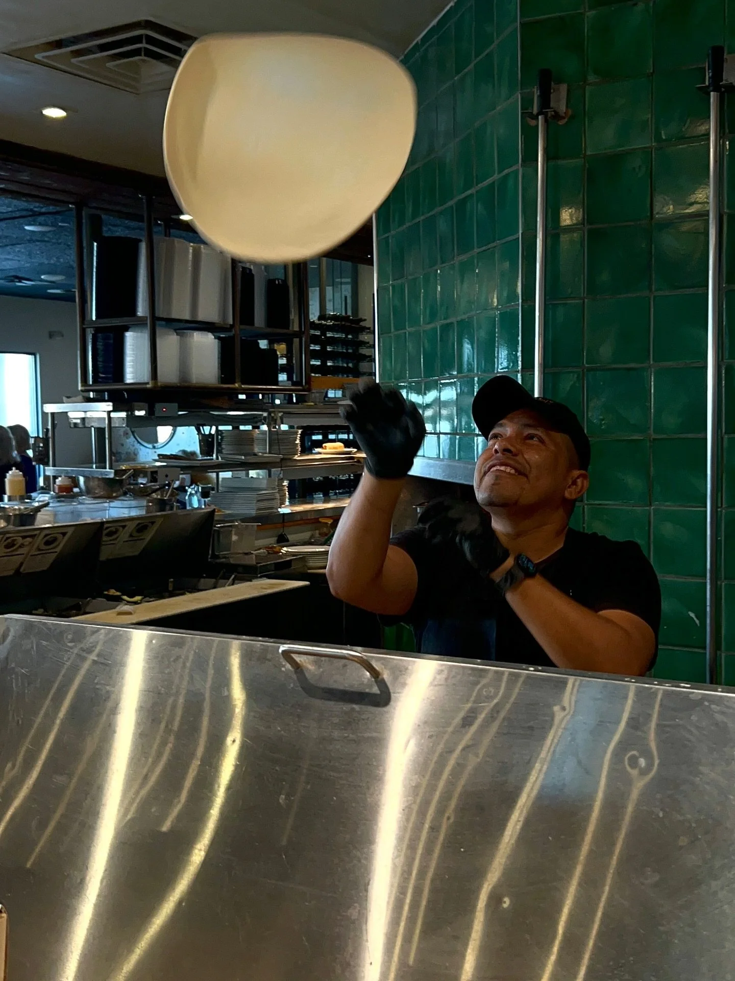 Hand-tossed to perfection&mdash;our pizza starts with skill and passion &amp; Mauricio&rsquo;s got it down 🔥

#collegestation #aggielandrestaurants #napaflatswoodfirekitchen #handtossedpizza #woodfireoven #bcslocalrestaurants #collegestationrestaura