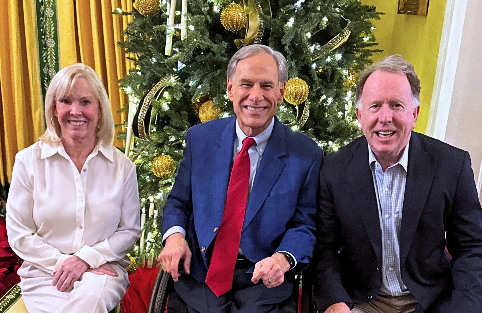 Tom Kenney Meets With Texas Governor Greg Abbott

Tom Kenney, and his wife Amy, recently met with Texas Governor Greg Abbott at the Texas Governor&rsquo;s mansion. The great photo commemorated the meeting (although Tom was disappointed the picture di