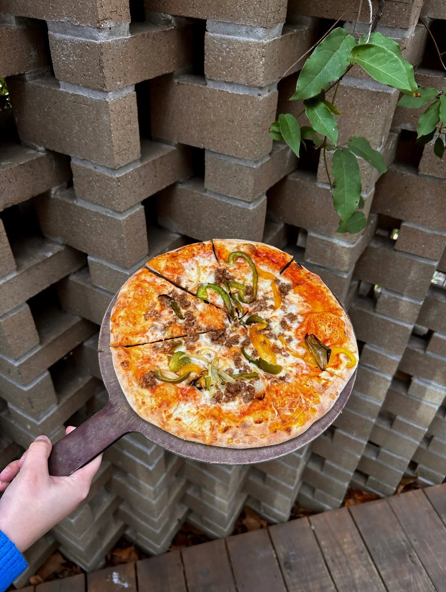 If Monday had a flavor&hellip;it&rsquo;d be sausage &amp; hot honey. Stop by &amp; start your week off right with our newest pizza special 🔥🍯

#collegestation #bcsfood #aggieland #napaflats #woodfiredkitchen