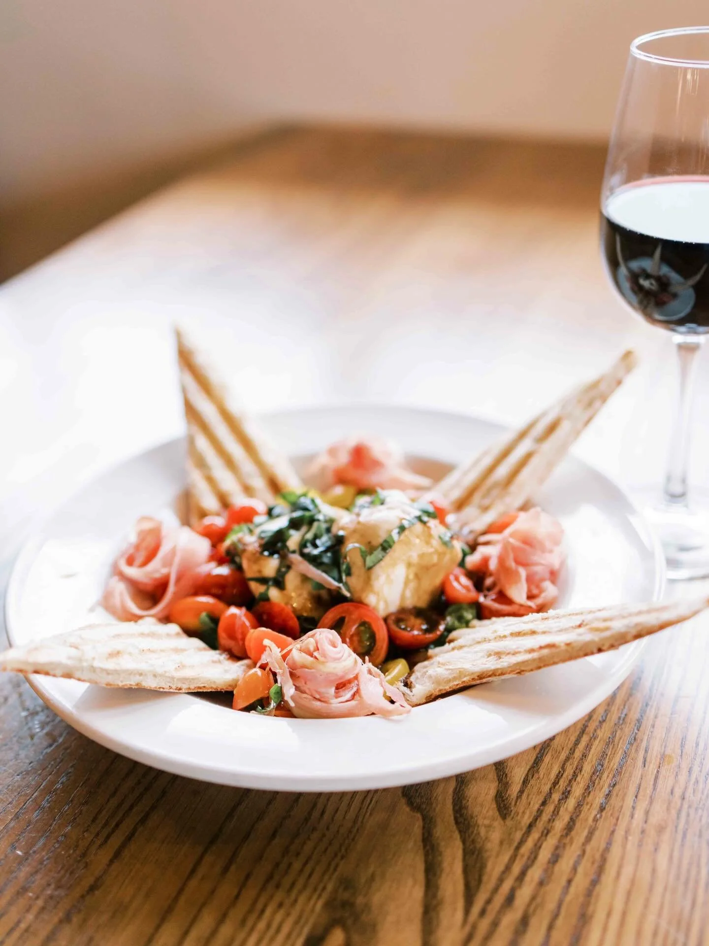 Tomato &amp; Burrata 🍅

Tonight&rsquo;s first course? We already have a recommendation. 

#tulsaeats #eatlocaltulsa #tulsarestaurant