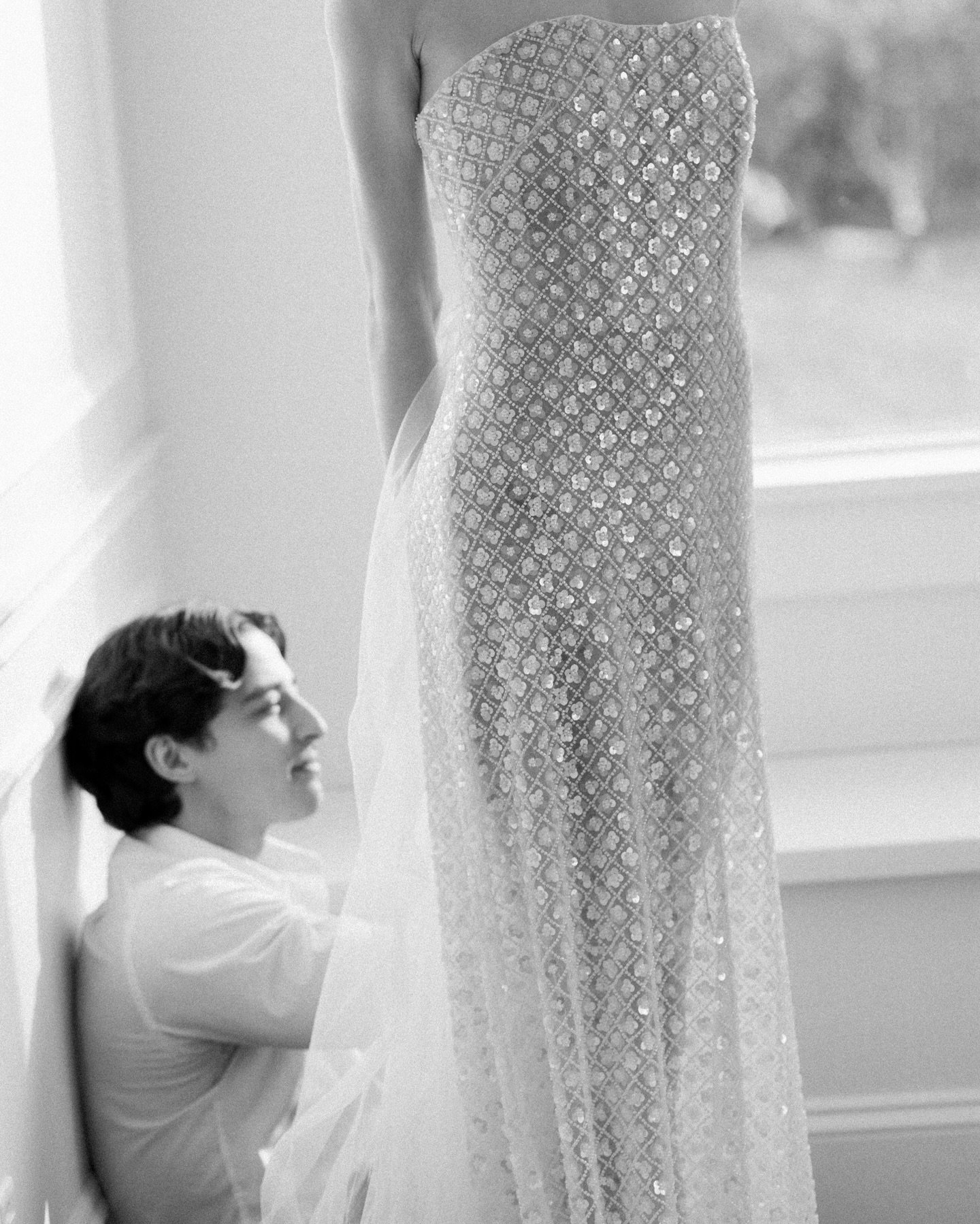 &ldquo;I feel Bonita &ldquo; 

#wedvibes #weddingvibes #blackandwhitephotography #photography #photographyinspo #bywatters #weddingdress #weddinginspiration #weddingdressinspo #weddinggloves #yvrphotographer