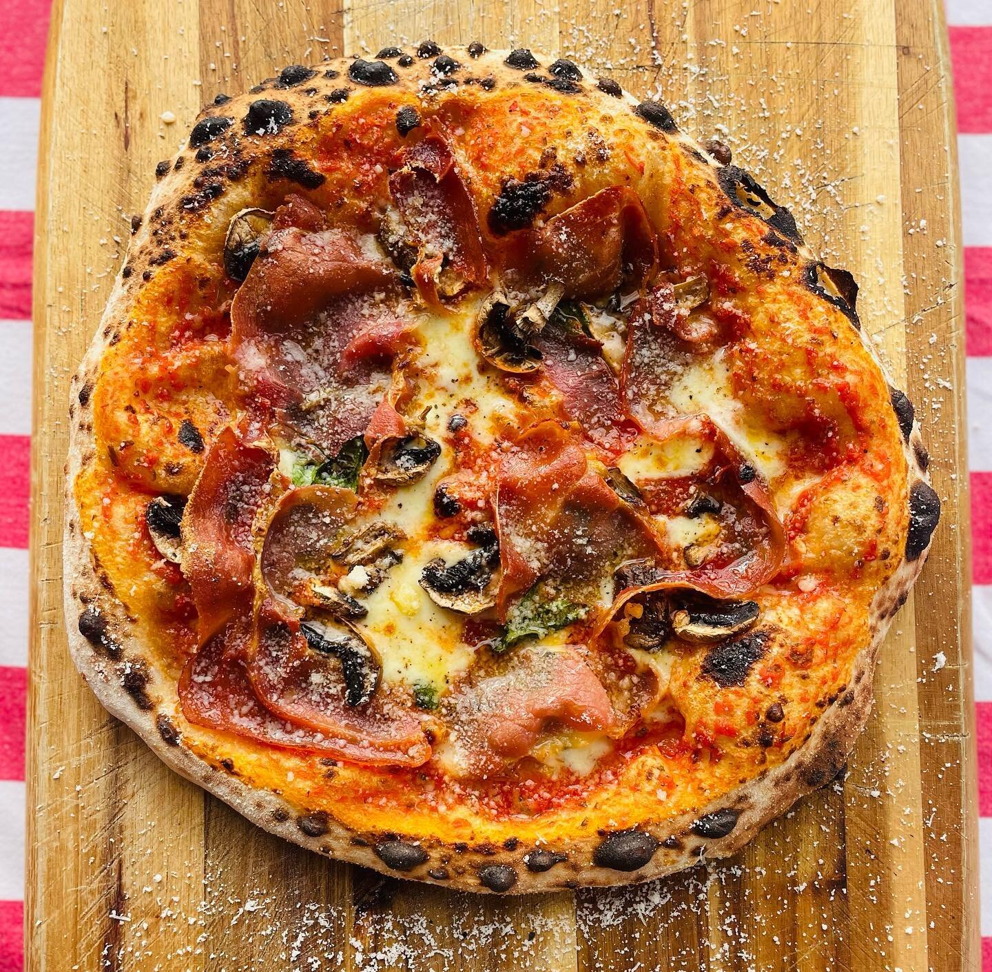 Just landed 🚀

Serrano Ham, Mushroom and Truffle 🤤

We asked you what you wanted on a recent poll and this was the overwhelming favourite! Don&rsquo;t worry veggies, we&rsquo;ve got you covered, you can remove the ham 😉 

#pizza #pizzalover #pizza