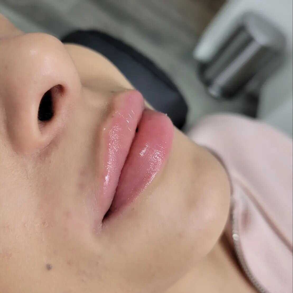 Healed Lip Blush!

What do I mean by healed?

This picture is taken between 6 to 8 weeks of the initial session.

The initial healing is of the skin which takes 3 to 5 days but the colour doesn't settle until after 6 weeks.

The initial session is mo