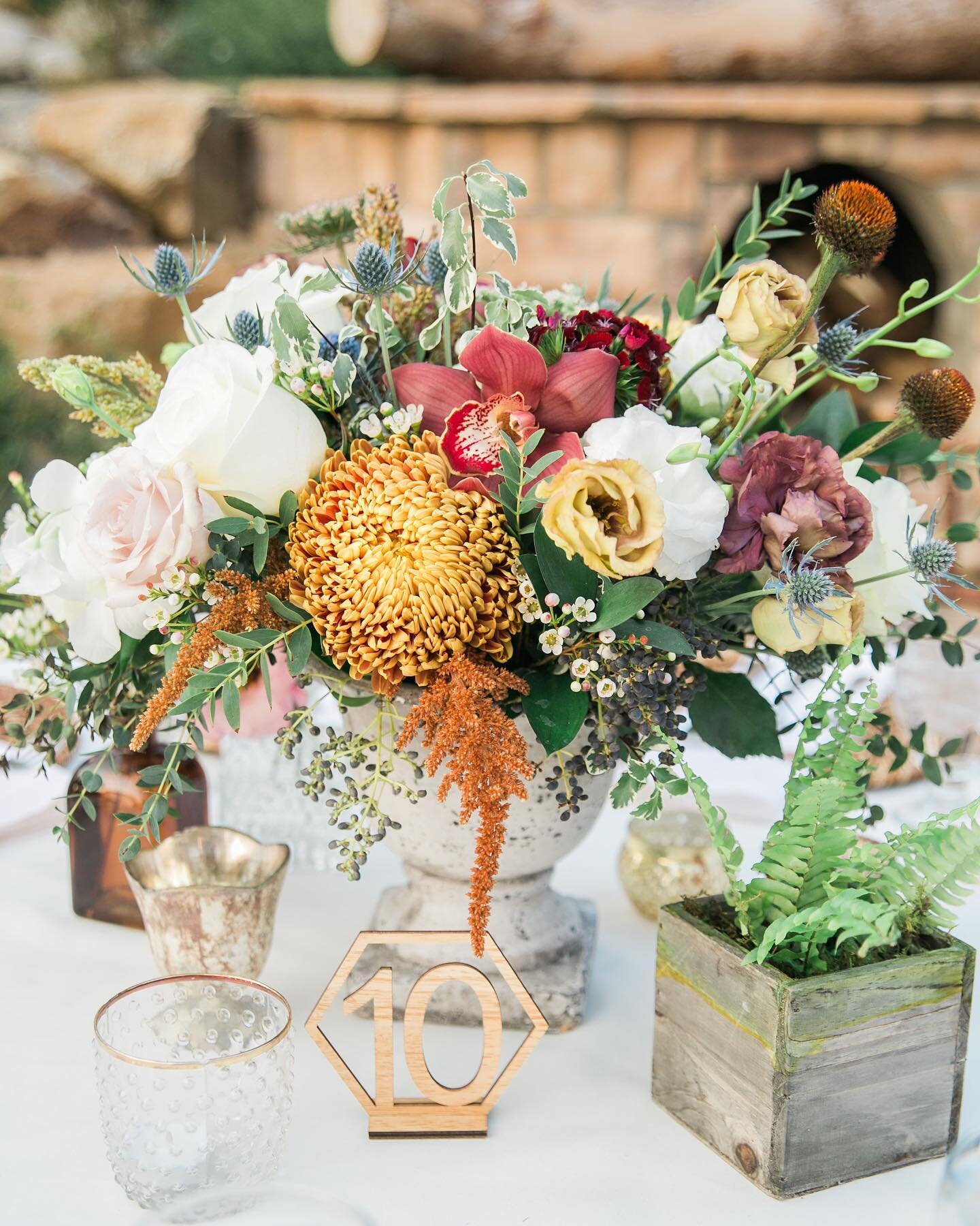 Our idea of rustic! @serendipity_weddings