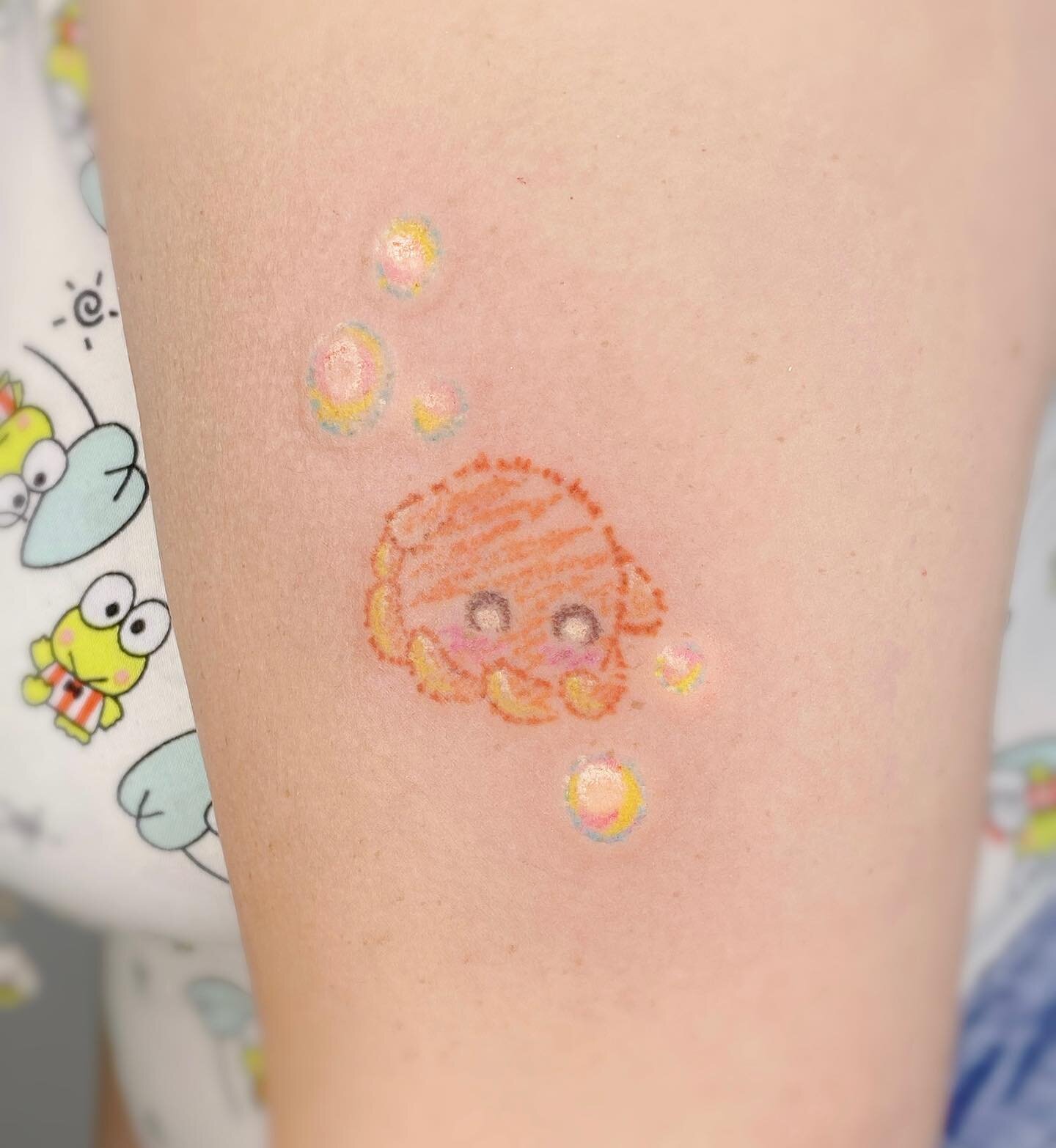 Crayon style baby octopus🥹how adorable 
Done by @adoredbyusagi at @adoredink 

🫧To book with our artist, please either 

submit an inquiry form link in bio and an artist of your choice or first available will reach out

Direct message the artist th