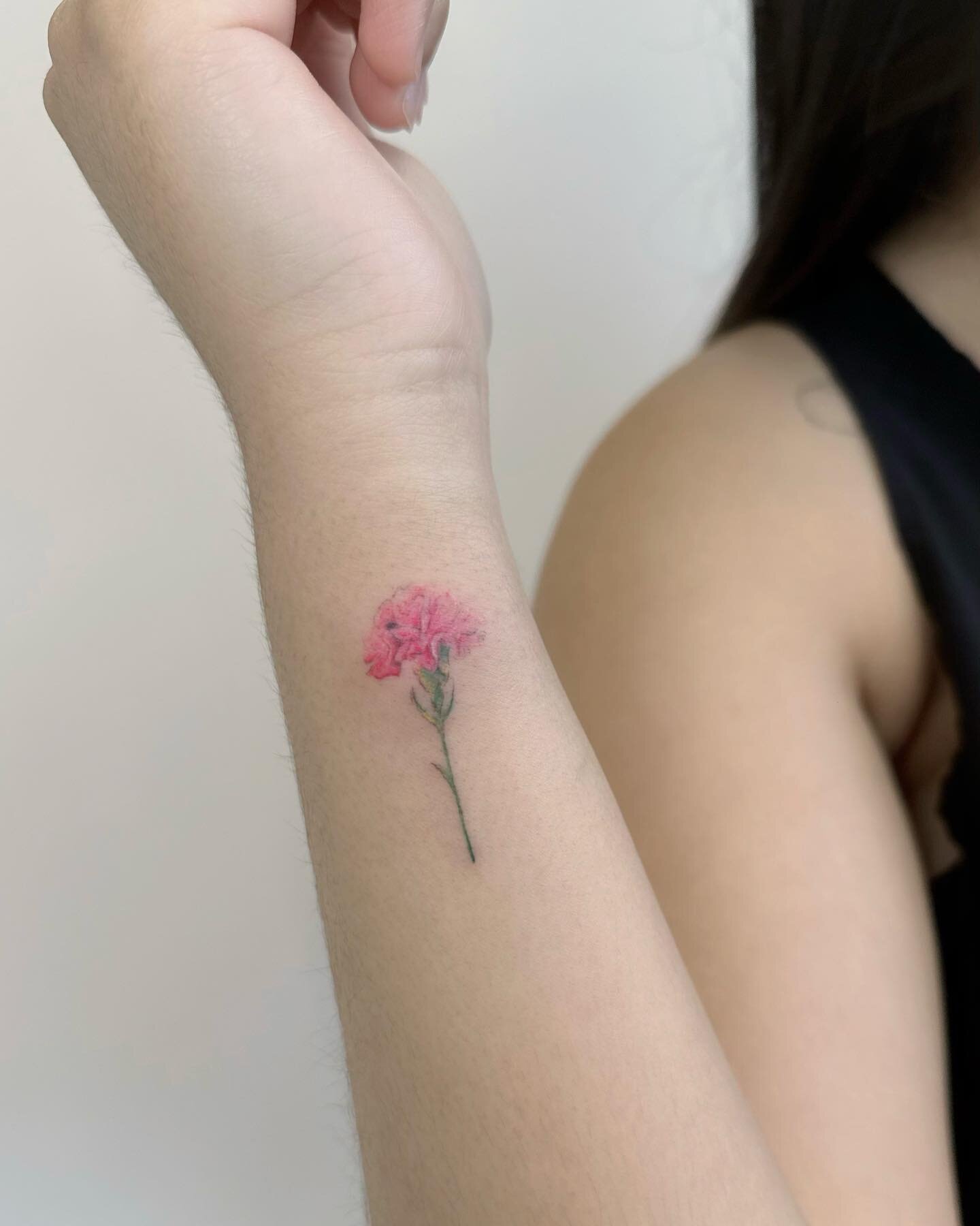 Micro-realism flower🤌

Done by @adoredbykat at @adoredink

🫧To book with our artist, please either 

submit an inquiry form link in bio and an artist of your choice or first available will reach out

Direct message the artist through instagram and 