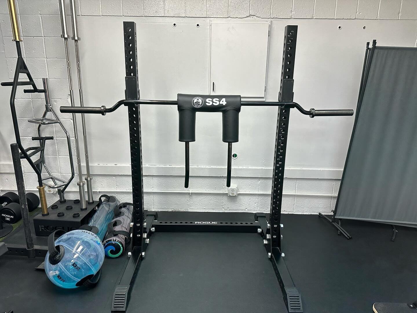 New at Move Bloomington: the @bellsofsteel Safety Squat Bar

We all love a good barbell squat. However, there are reasons where this exercise can be inappropriate for some. While this bar may not make it appropriate for everyone, this bar does allow 