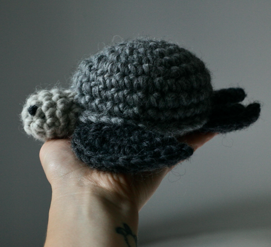 'Frida the Turtle - Bambino ed.' Natural, Crochet Kit- Everything You Need in One Bag