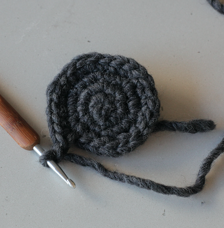 how to crochet a magic circle to make a turtle.png