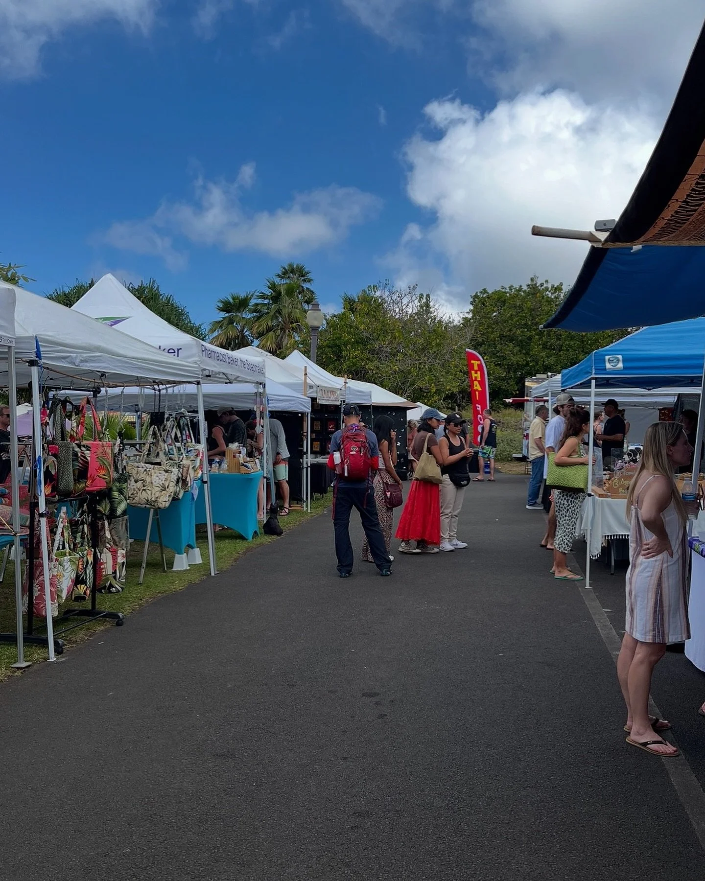 It&rsquo;s Sunday Funday! Join us.
@purekonagreenmarkets 
www.KahunaProducts.com
.
.
.
.
.
#SundayFunday #FunInTheSun #WeekendVibes #ChillaxSunday #AdventureAwaits #SundayFundayFun #PureKona #RelaxAndUnwind #FuntasticSunday #JoyfulMoments #ExploreSun