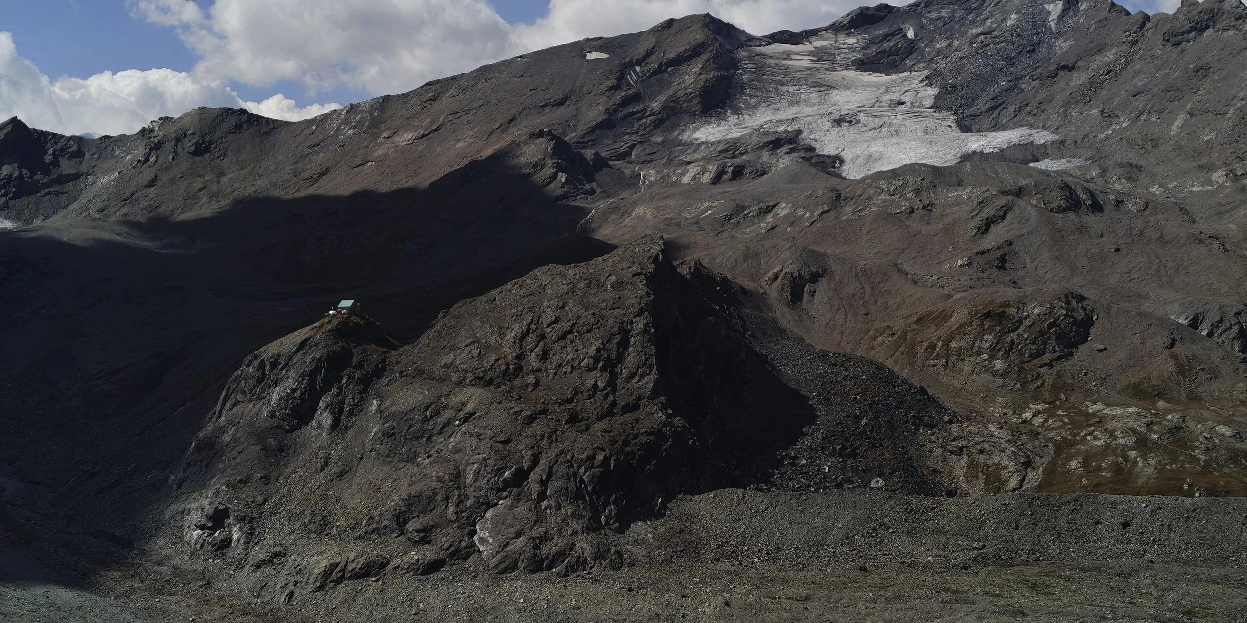 Cabane des Dix (2928 m), Glacier de Cheilon
