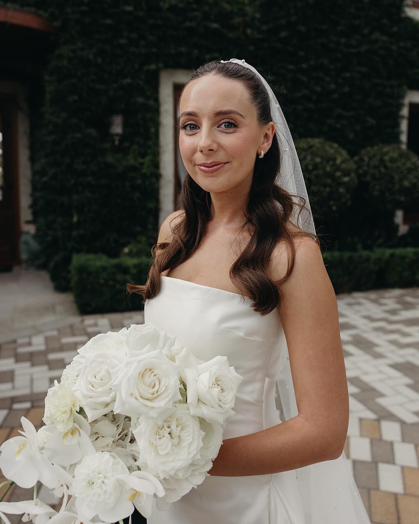 Effortlessly chic bride @ha.nnnnah 😍

Hannah&rsquo;s bridal trial was actually the day she was a bridesmaid! She loved the makeup so much that we decided to build on that for her wedding day. 

@armanibeauty luminous silk was a last minute switch fo