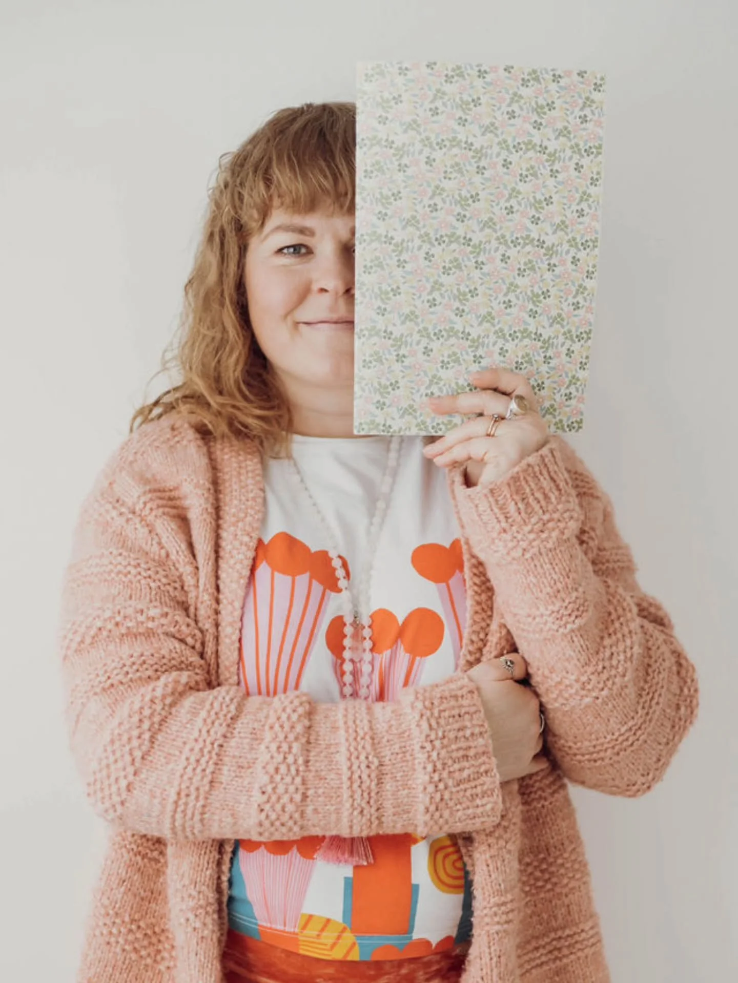 Helmikuun kalenteritaustakuva l&ouml;ytyy nyt stoorista! Oikean paperisen kalenterinkin saa viel&auml; tilattua, t&auml;n&auml;&auml;n viel&auml; voimassa my&ouml;s TAMMI10 jolla saat sen v&auml;h&auml;n huokeammalla. Samalla tuet mun ty&ouml;t&auml;