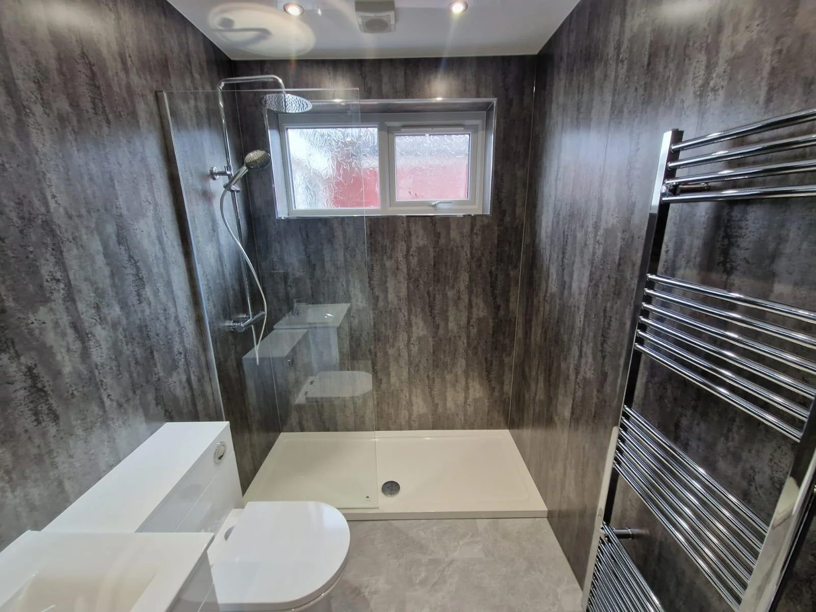 052-bathroom.jpg
