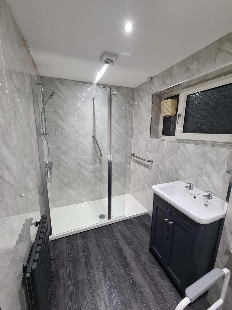 002-bathroom.jpg