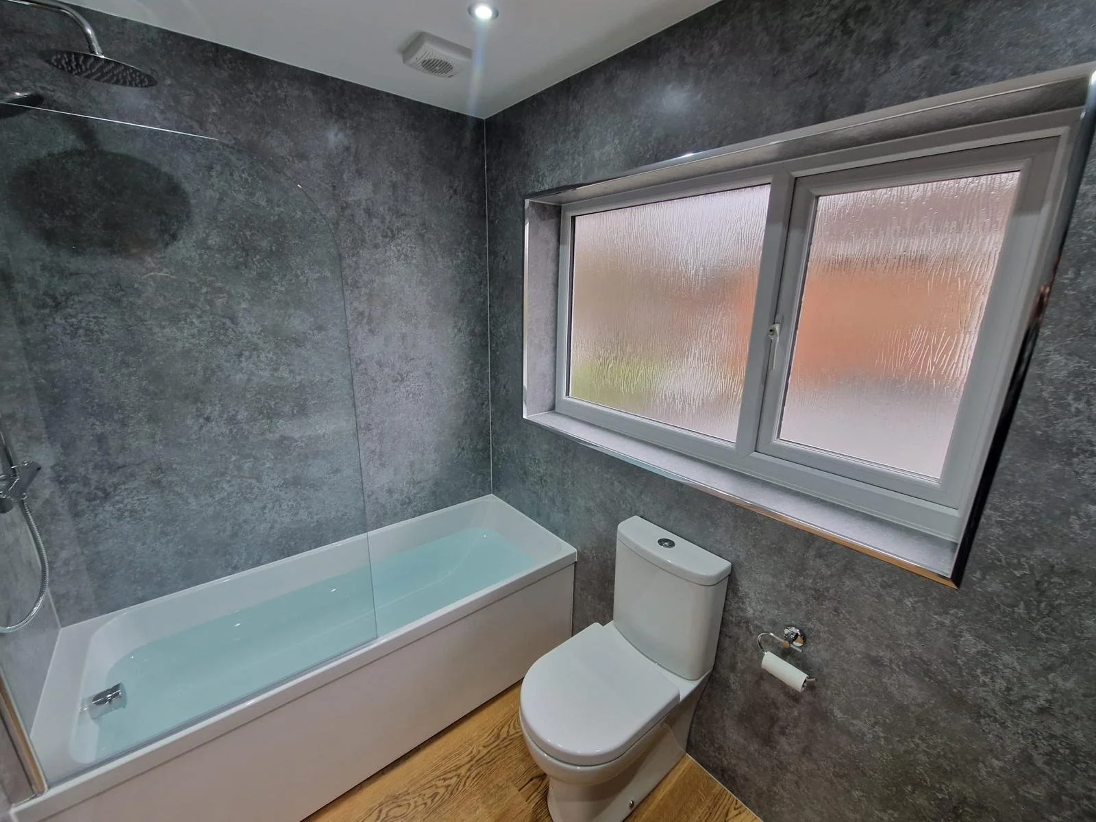 055-bathroom.jpg
