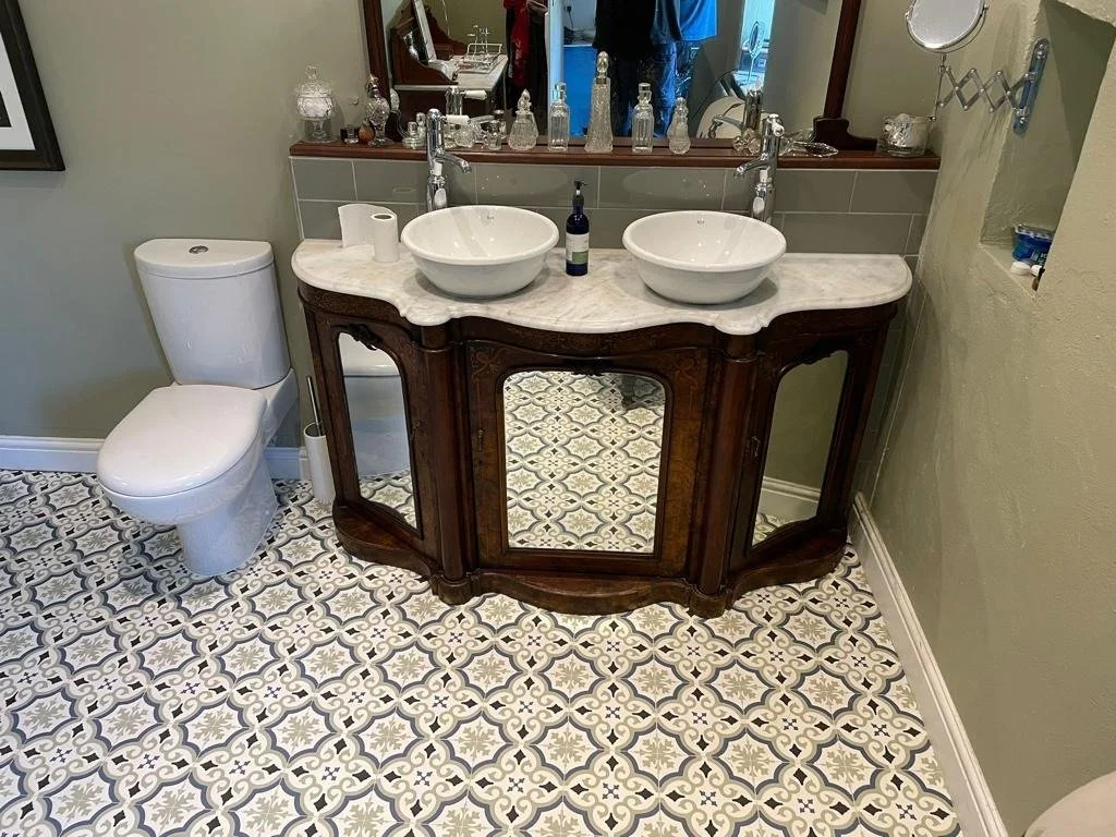 044-bathroom.jpg