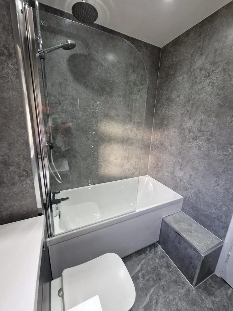 084-bathroom.jpg