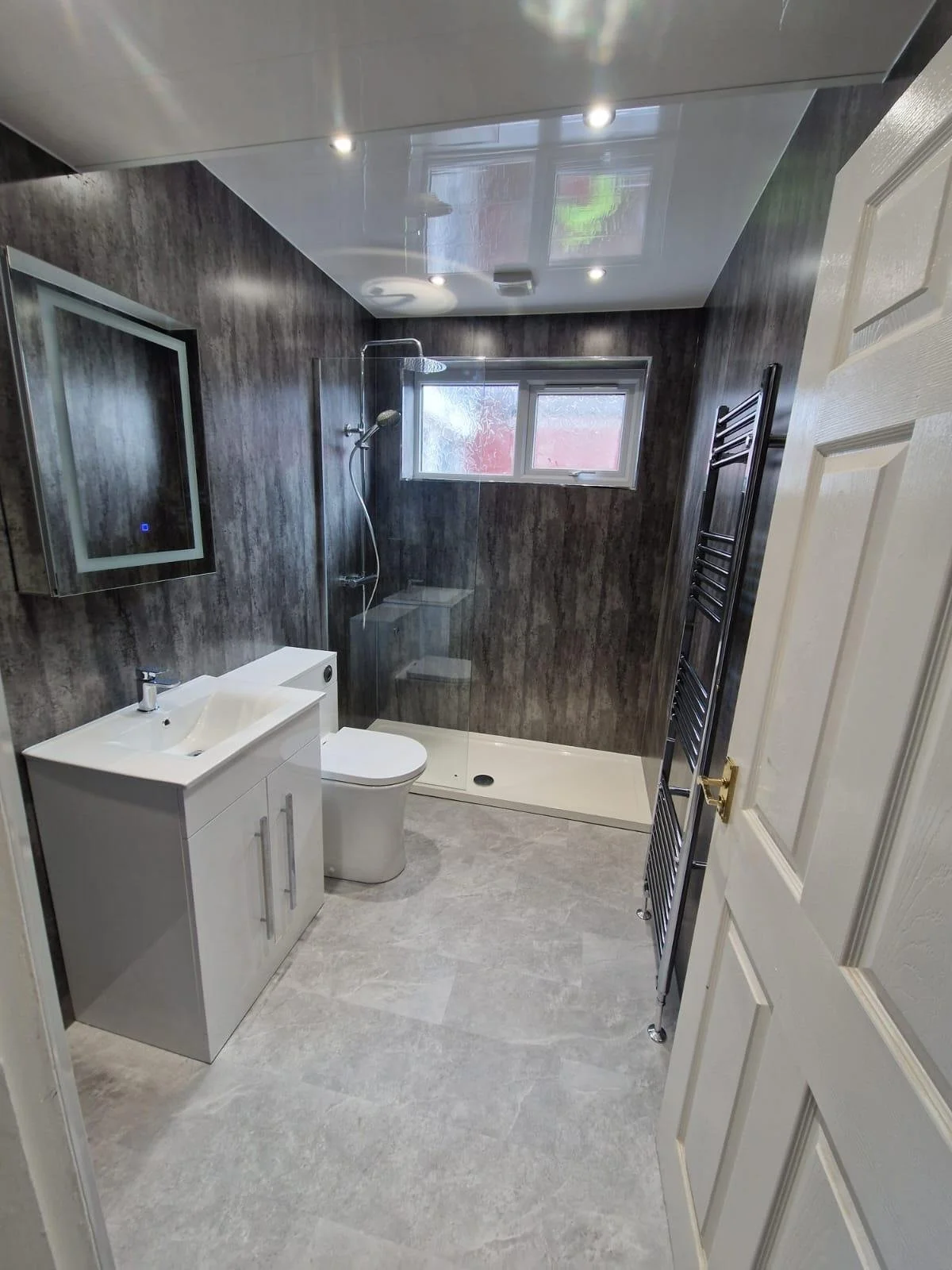 019-bathroom.jpg