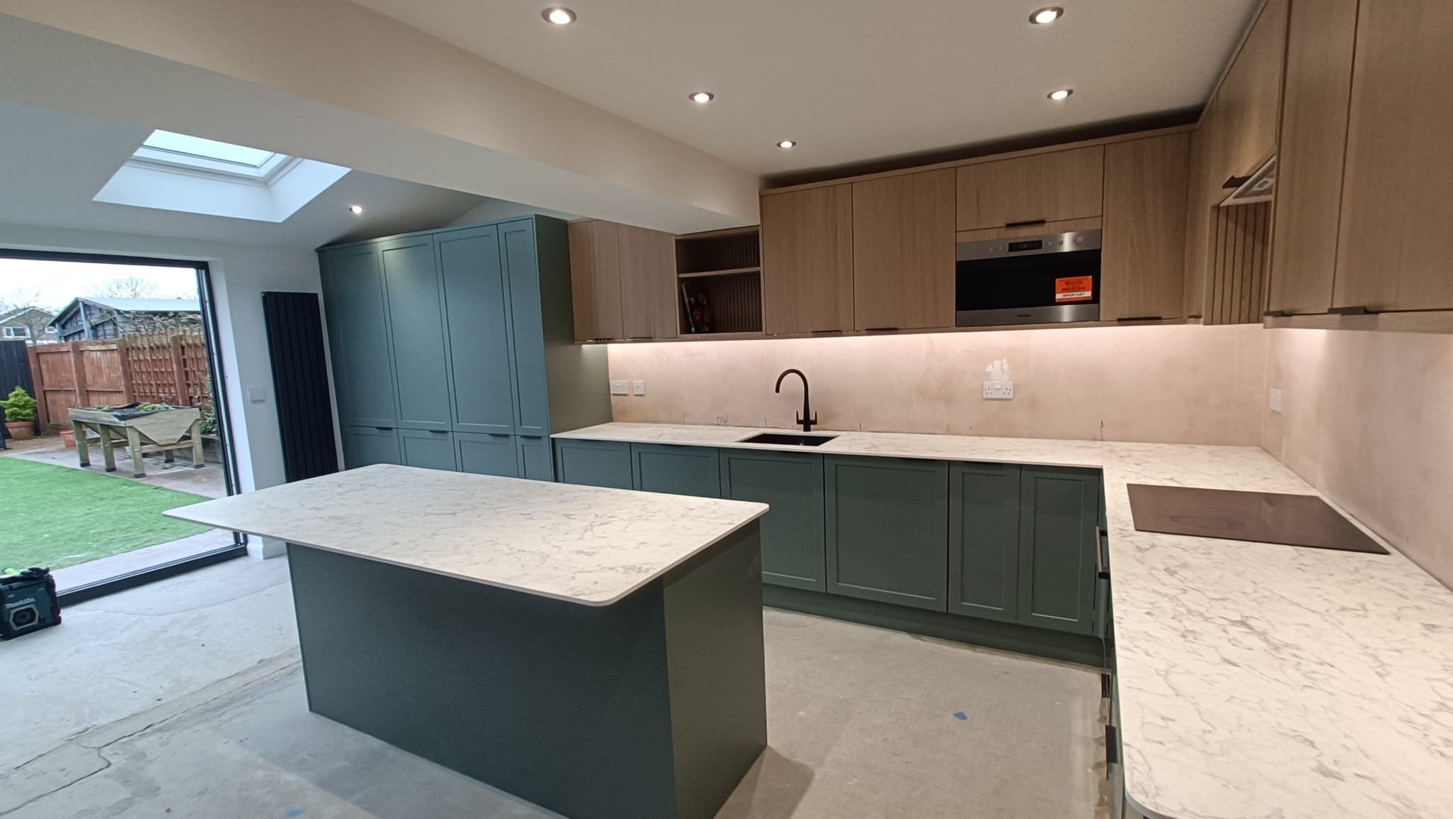 077-kitchen.jpg