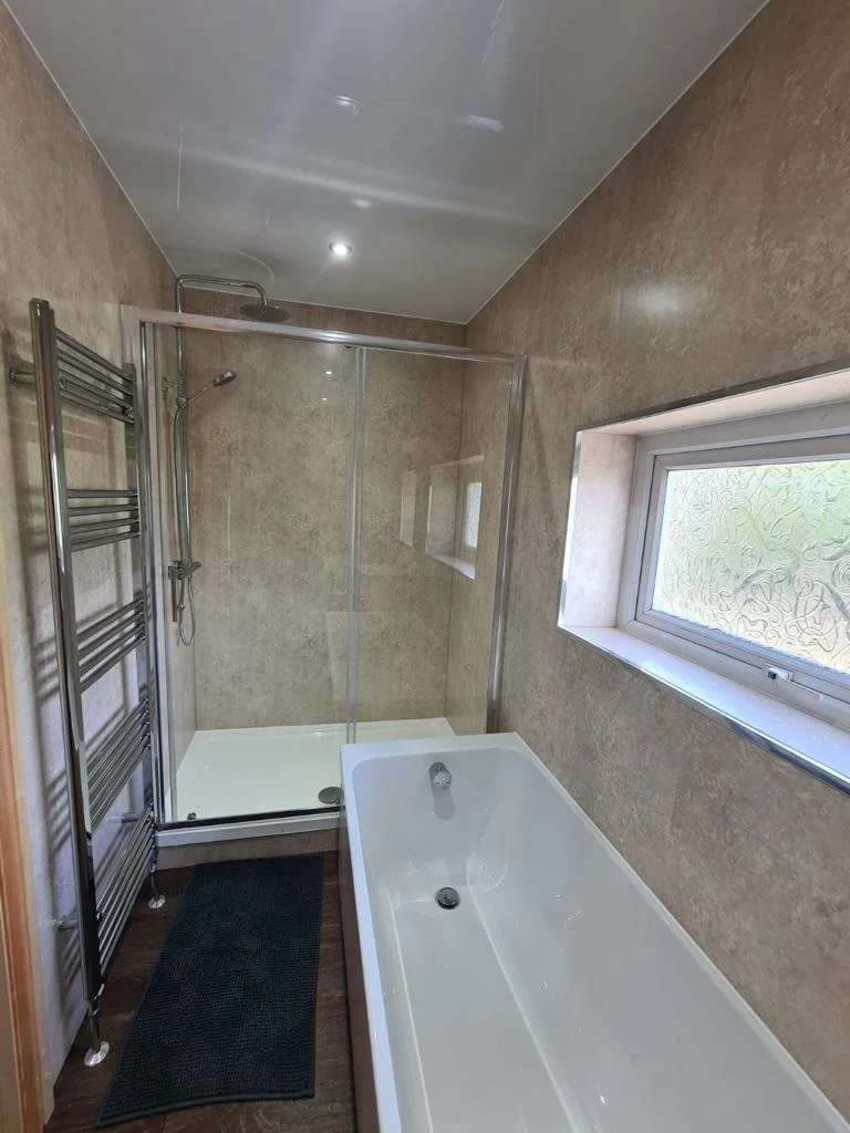 102-bathroom.jpg