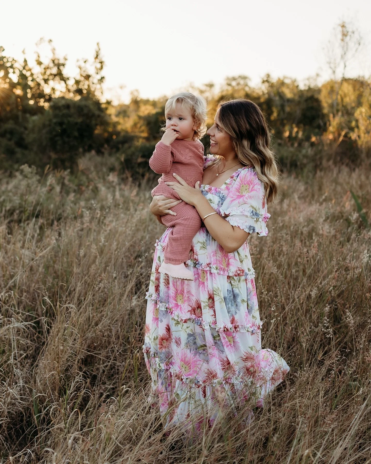 If you&rsquo;ve been thinking about maternity photos, this is for you ✨

Pregnancy is this delicate, in-between season. You&rsquo;re growing a tiny human, your body is changing and you&rsquo;re discovering a new version of yourself all at once.

And 