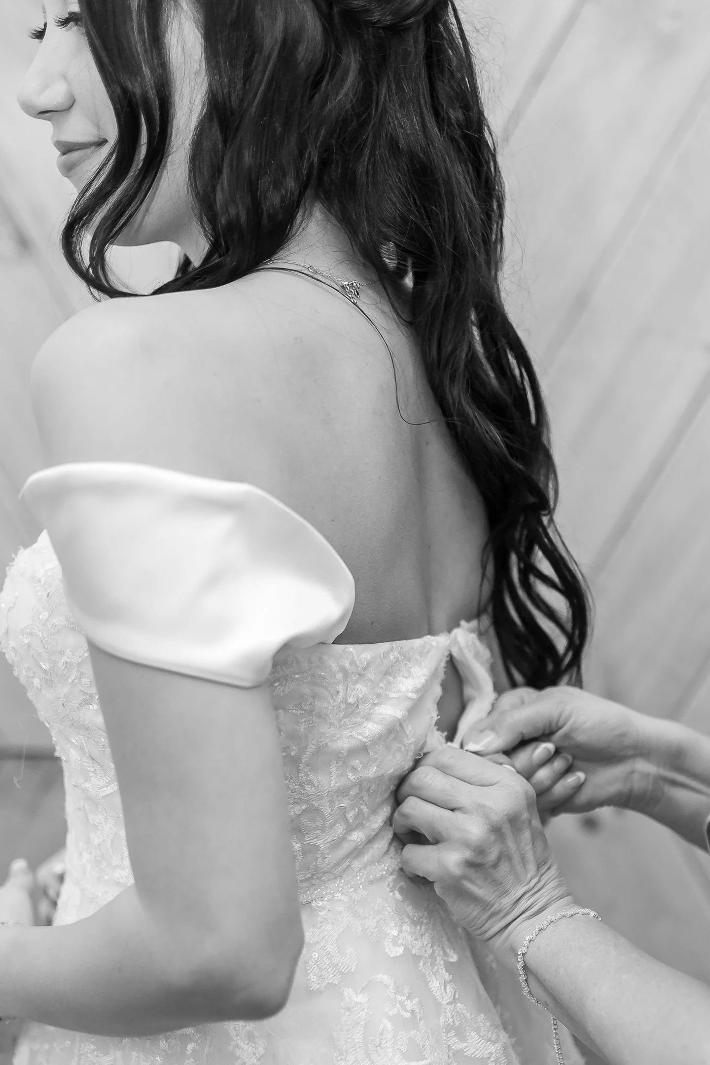 One wedding day. Start to finish. Your wedding gallery should tell the full story.  From the quiet moments in the morning to the celebration at night. Every part matters, even the ones you don&rsquo;t see happening in real time. This is what full-day