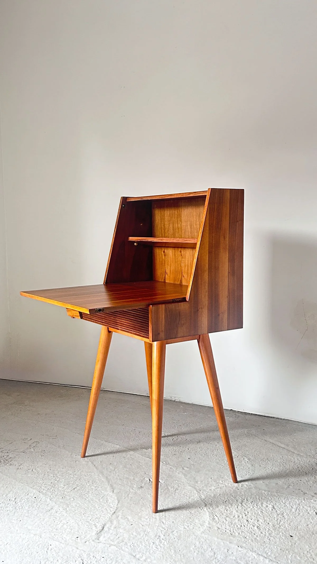 Richard Hornby Walnut Bureau, c.1960s - Department