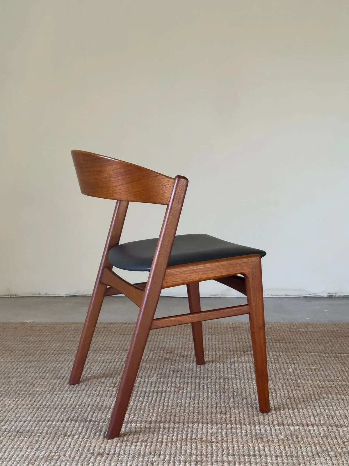 Erik-Kirkegaard-for-Hong-Stole-6-teak-dining-chairs-4.jpg