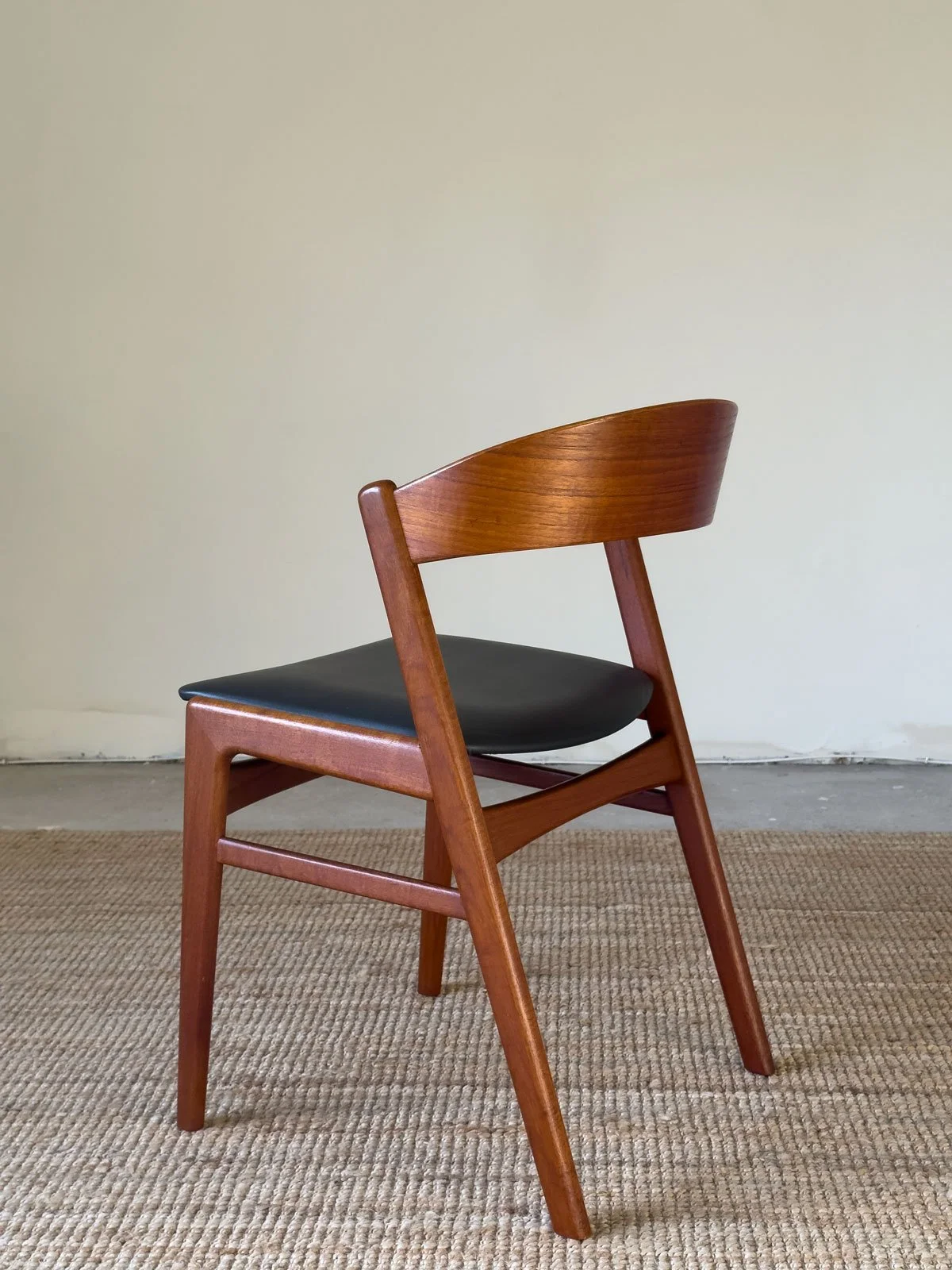 Erik-Kirkegaard-for-Hong-Stole-6-teak-dining-chairs.jpg