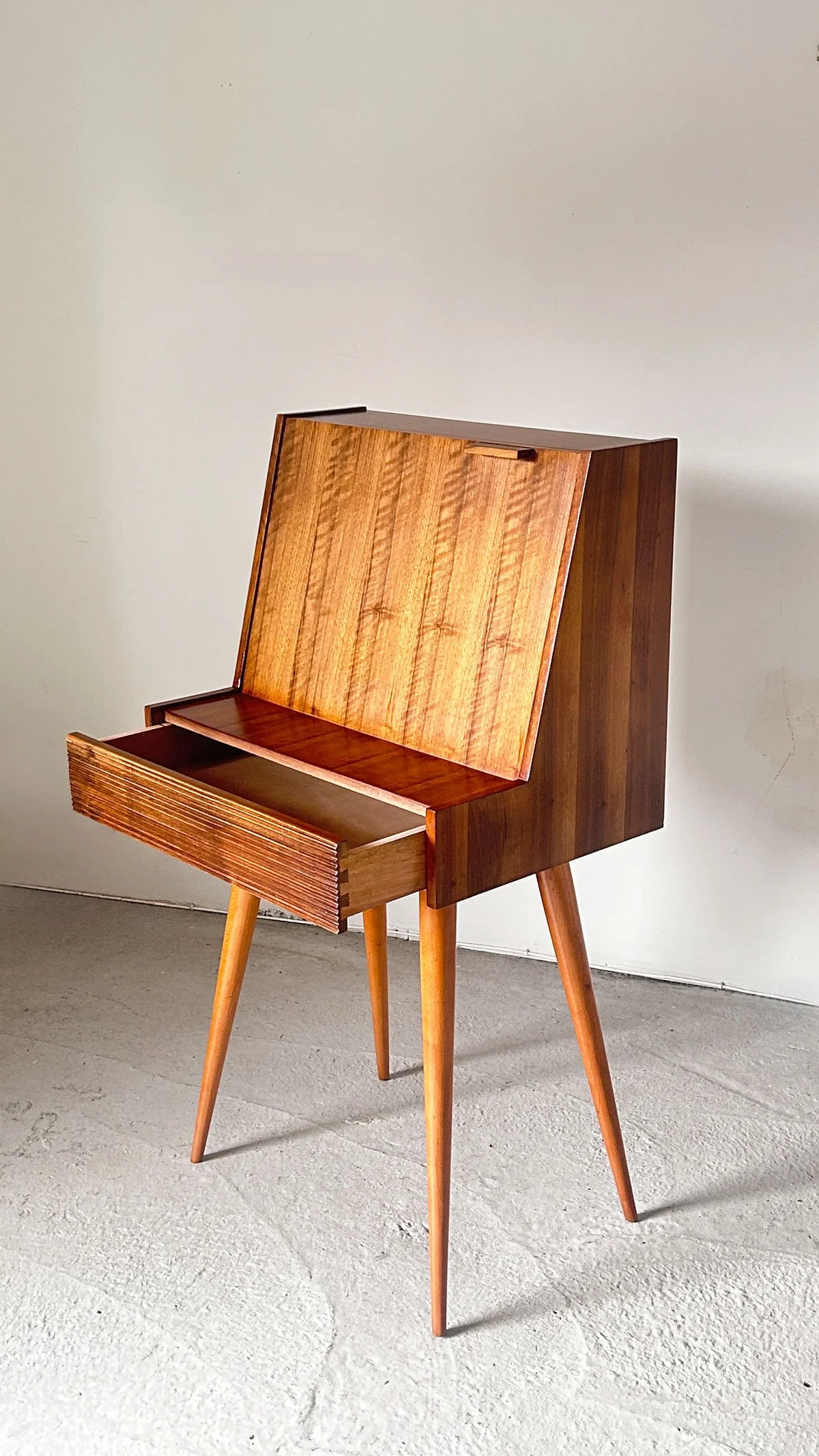 Richard Hornby Walnut Bureau, c.1960s - Department