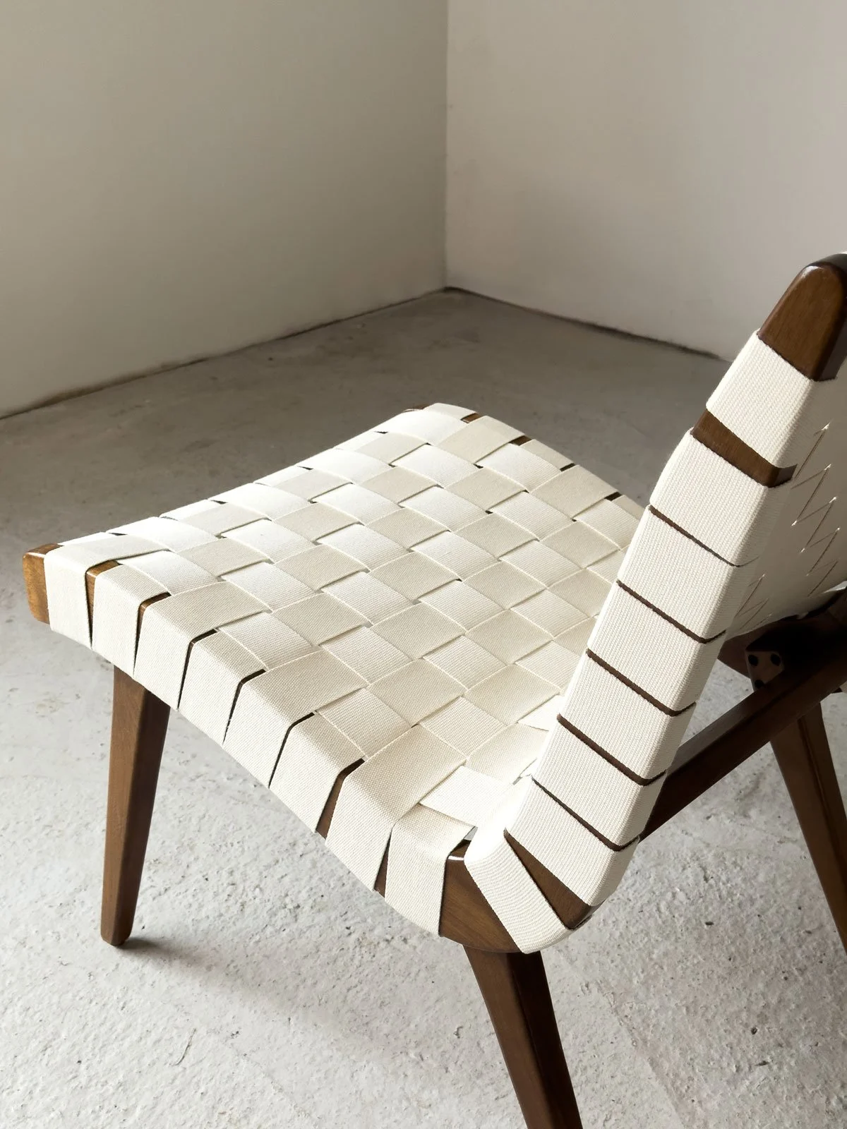 Jens Risom for Knoll ‘Model 654W’ Vostra Lounge Chair, 1950s – Walnut Frame, New Webbing - Department