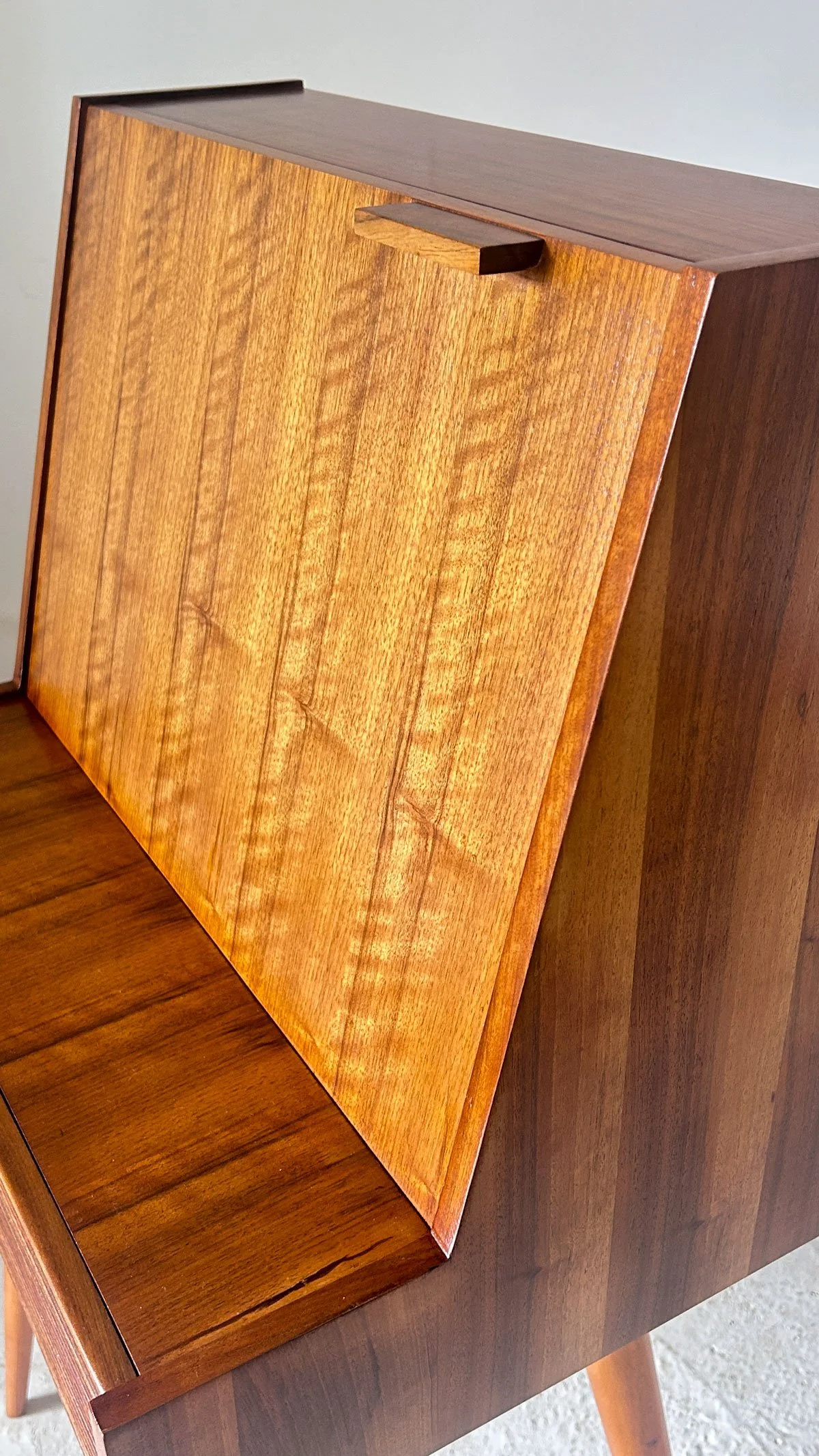 Richard Hornby Walnut Bureau, c.1960s - Department