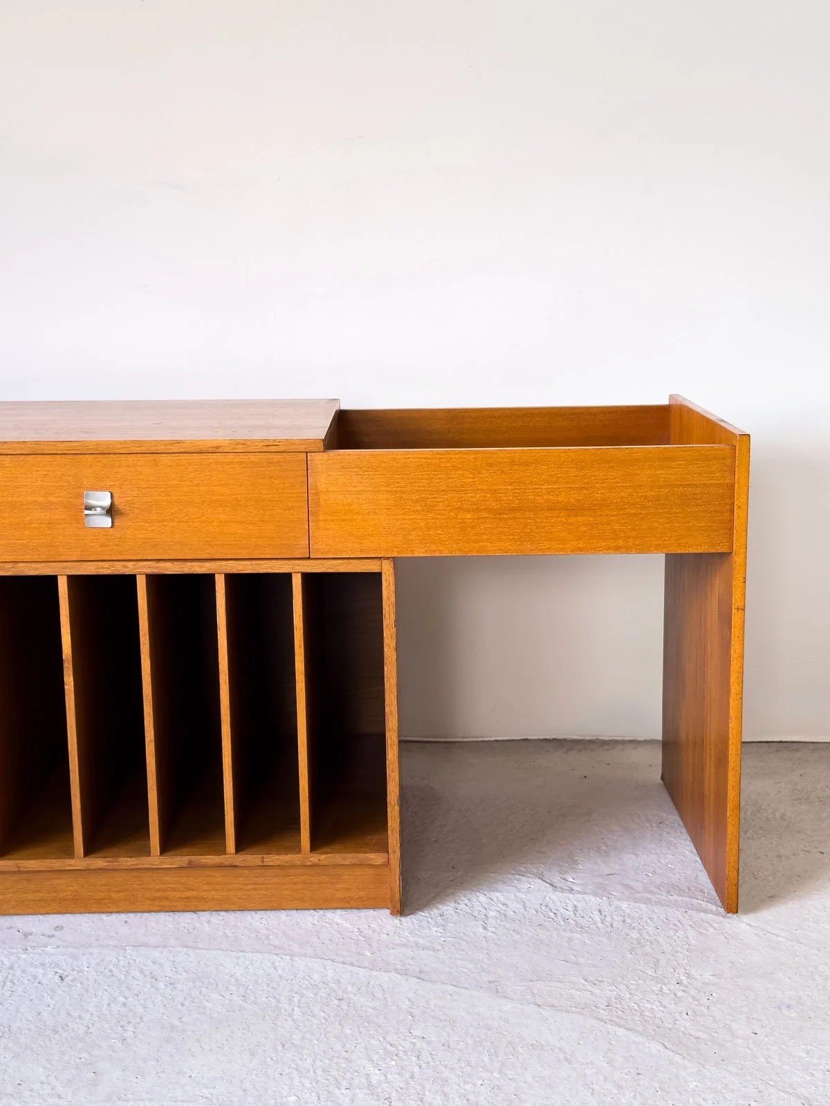Swedish-Teak-Media-Unit-1960s,-chrome-handles-5.jpg