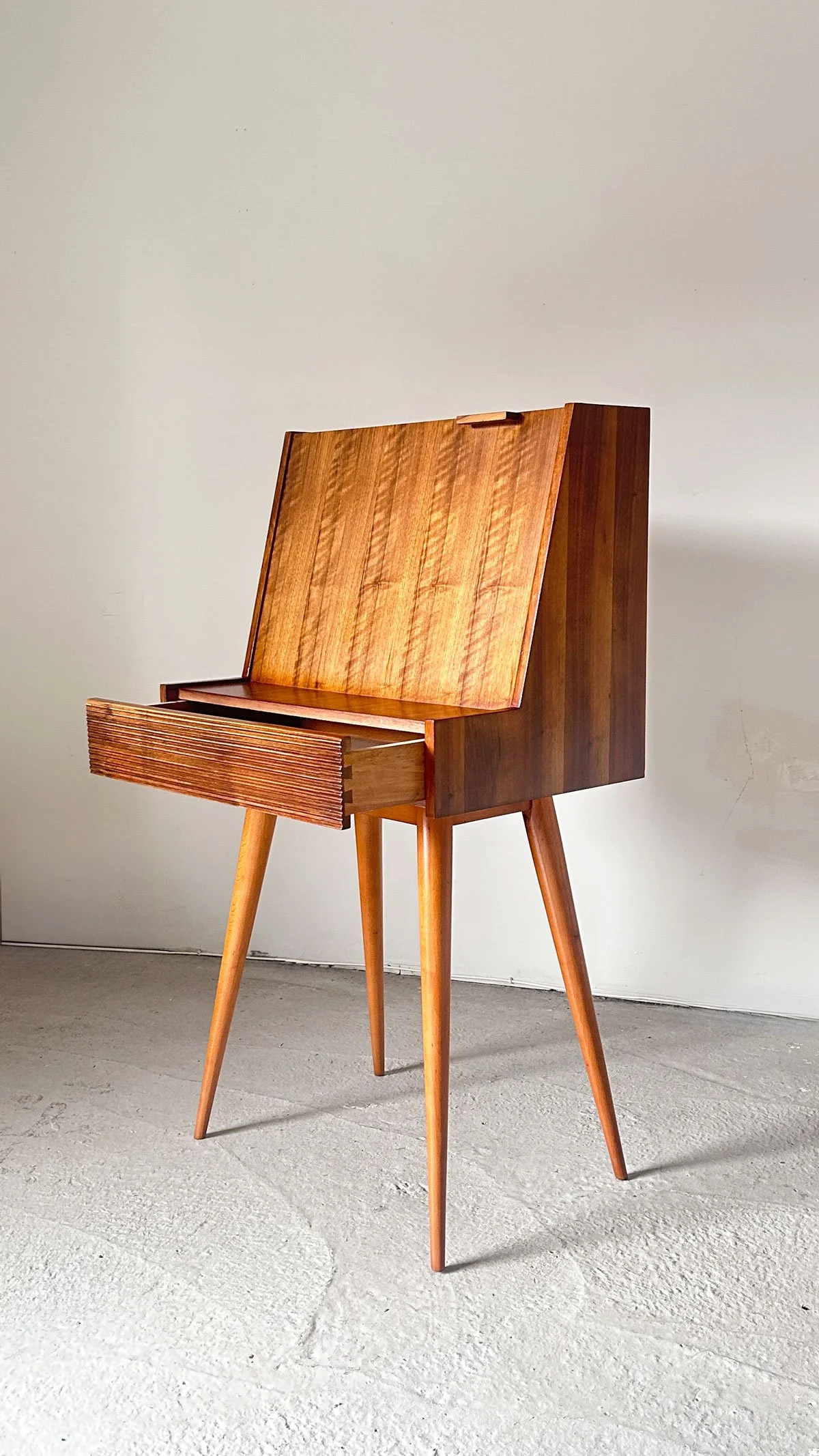 Richard Hornby Walnut Bureau, c.1960s - Department