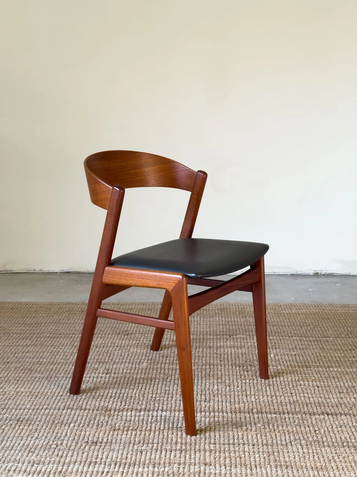 Erik-Kirkegaard-for-Hong-Stole-6-teak-dining-chairs-5.jpg