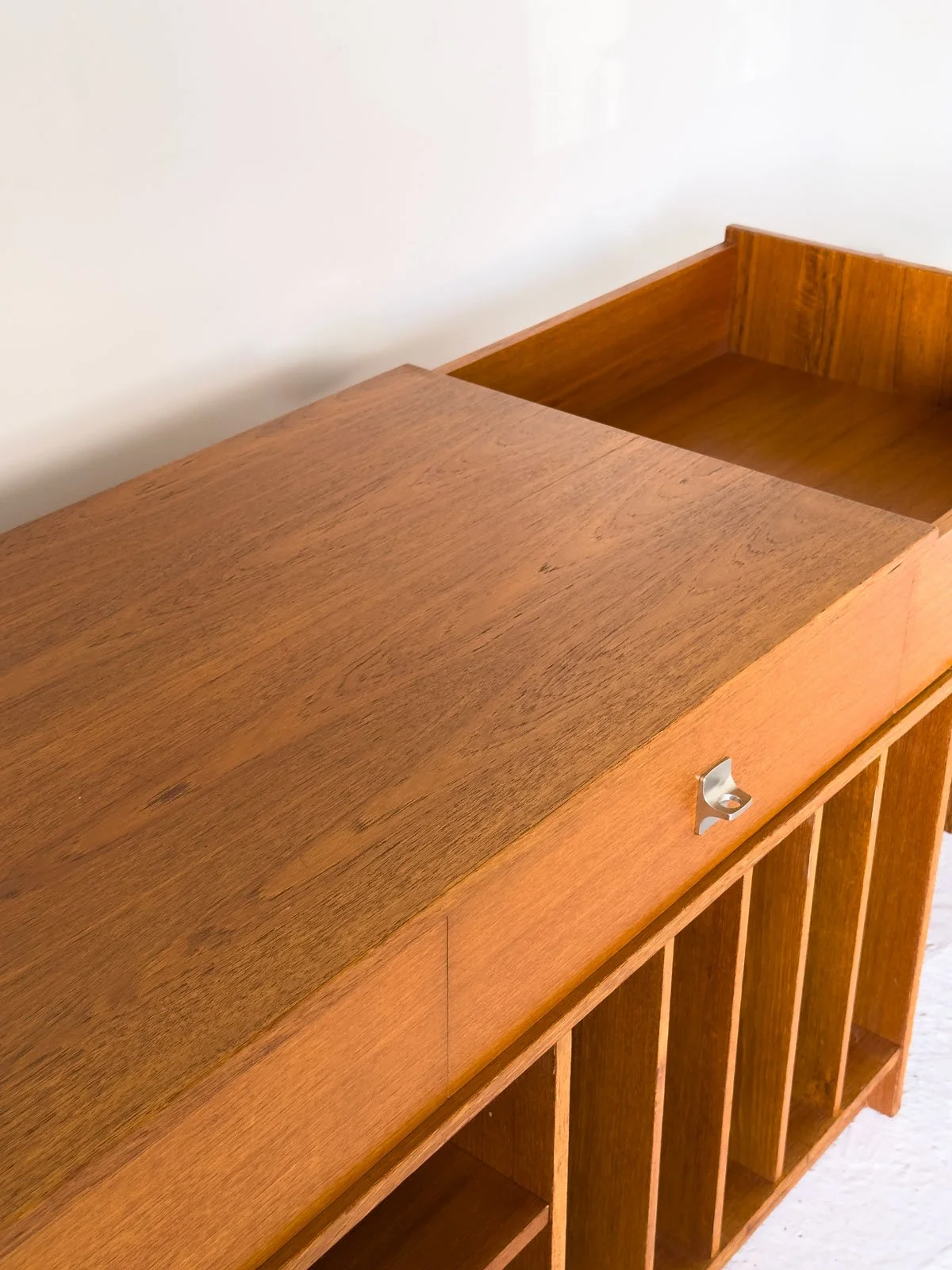 Swedish-Teak-Media-Unit-1960s,-chrome-handles-12.jpg