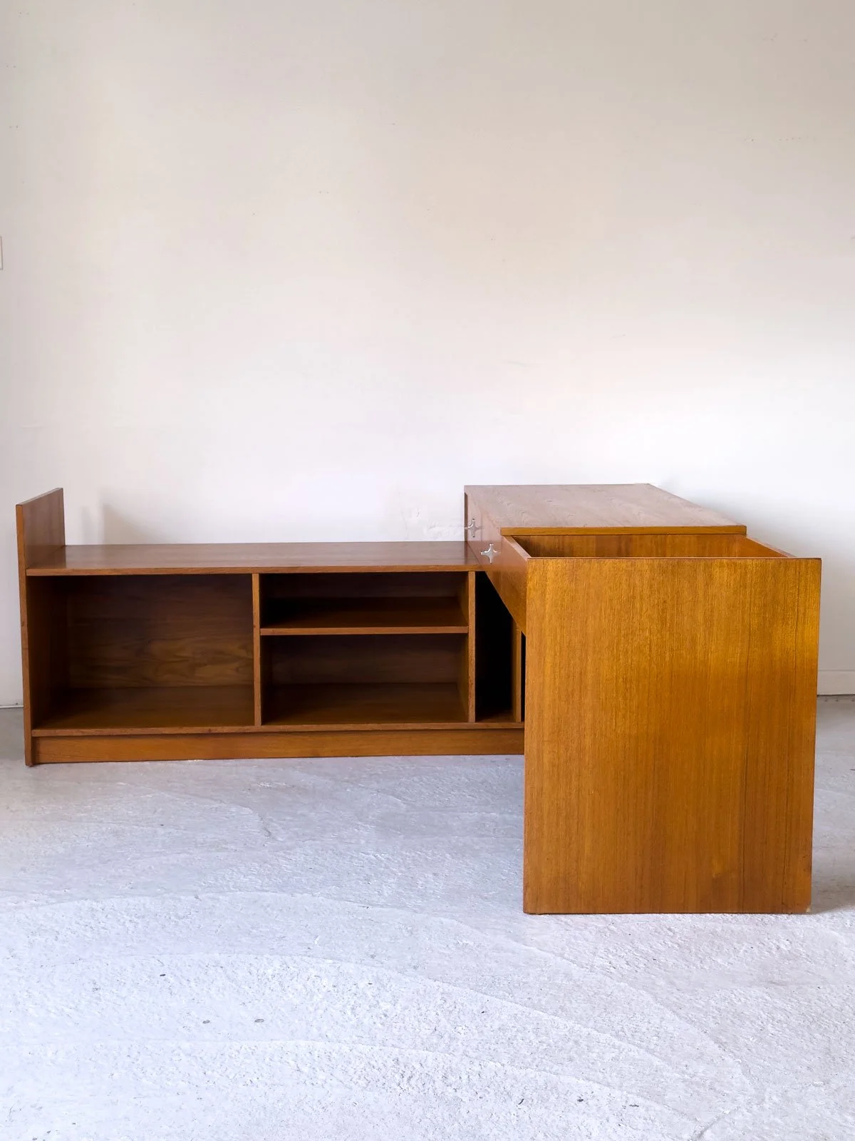 Swedish-Teak-Media-Unit-1960s,-chrome-handles-2.jpg