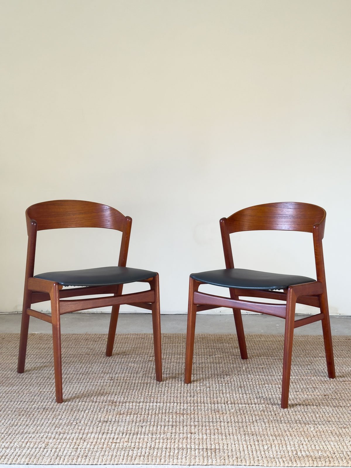 Erik-Kirkegaard-for-Hong-Stole-6-teak-dining-chairs-6.jpg