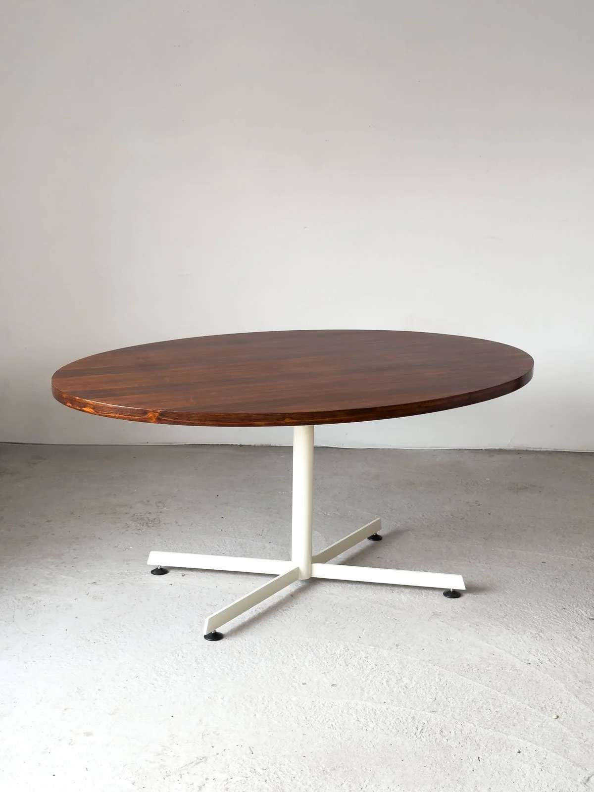 Scandinavian Rosewood Oval Dining Table, 1970s – Enamelled Steel Base - Department