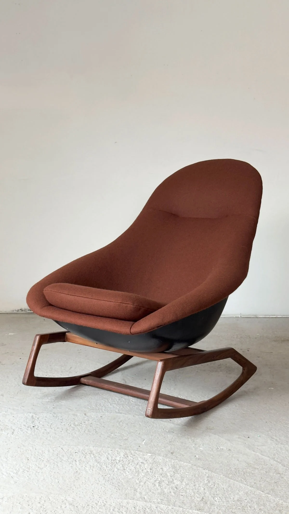 Vintage-Gemini-Rocking-Chair-by-Walter-S.-Chenery-for-Lurashell,-8.jpg