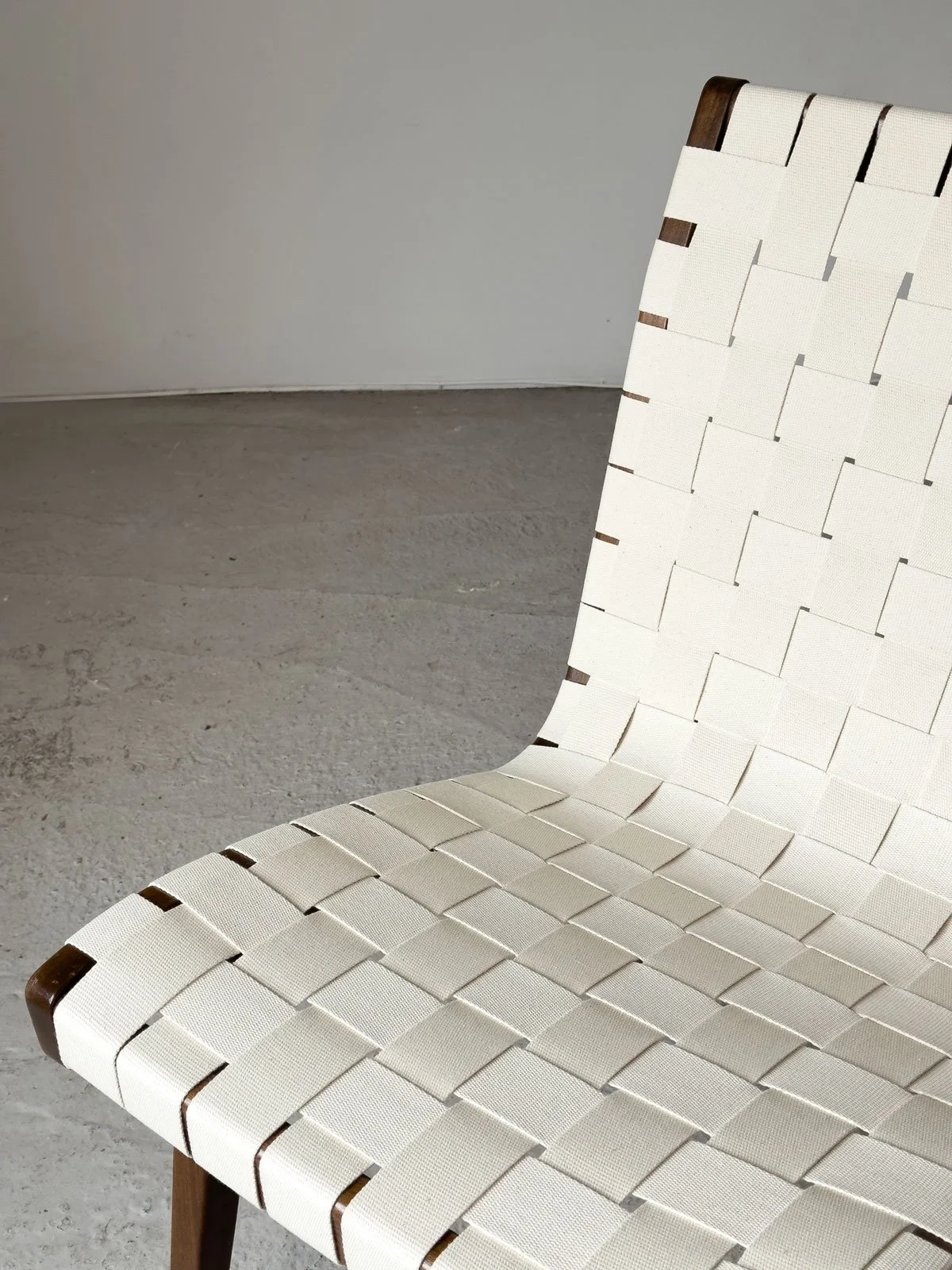 Jens Risom for Knoll ‘Model 654W’ Vostra Lounge Chair, 1950s – Walnut Frame, New Webbing - Department